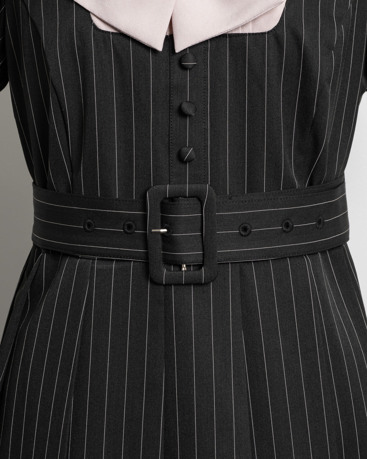 リボンタイ付きプリーツミニワンピース