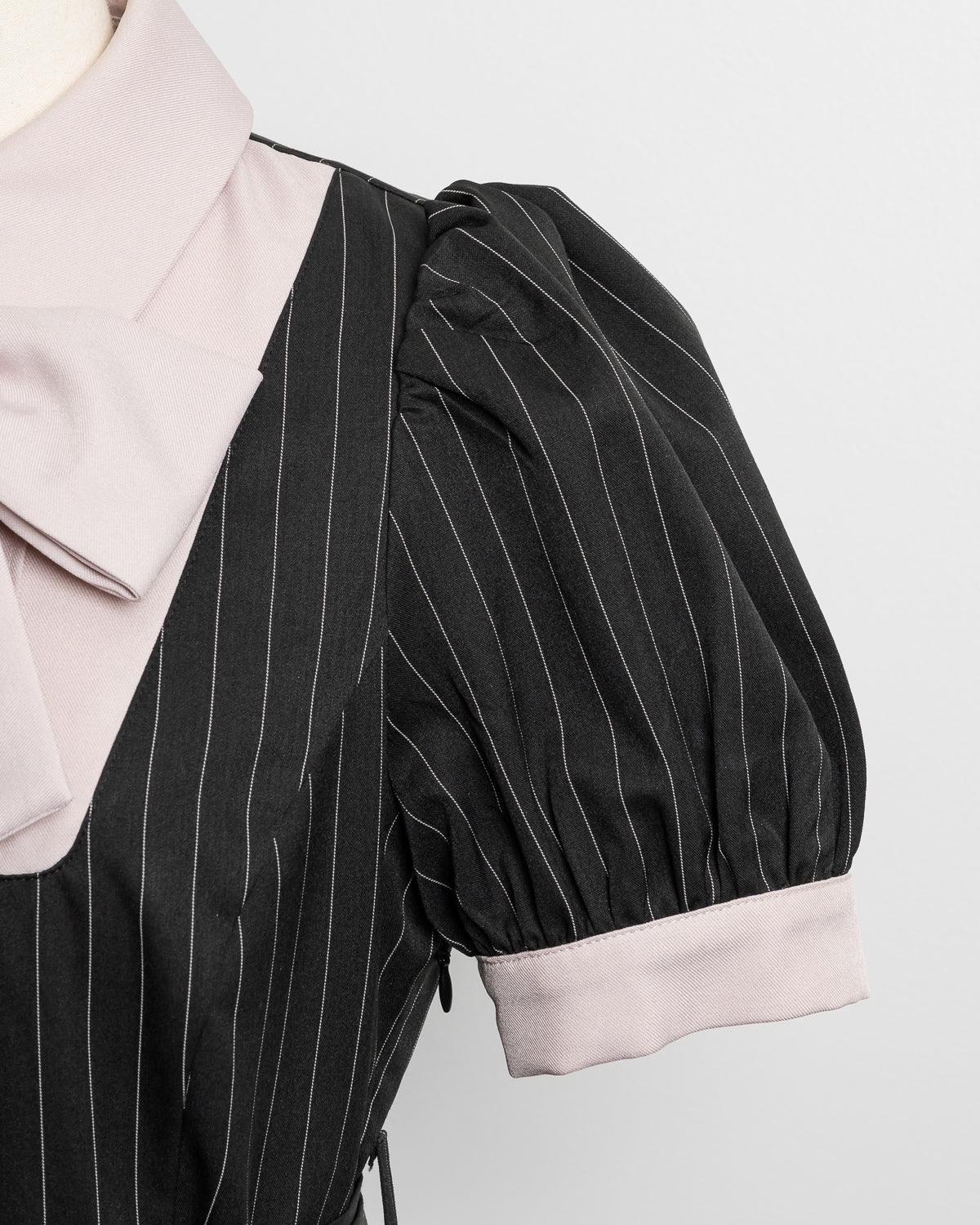 リボンタイ付きプリーツミニワンピース