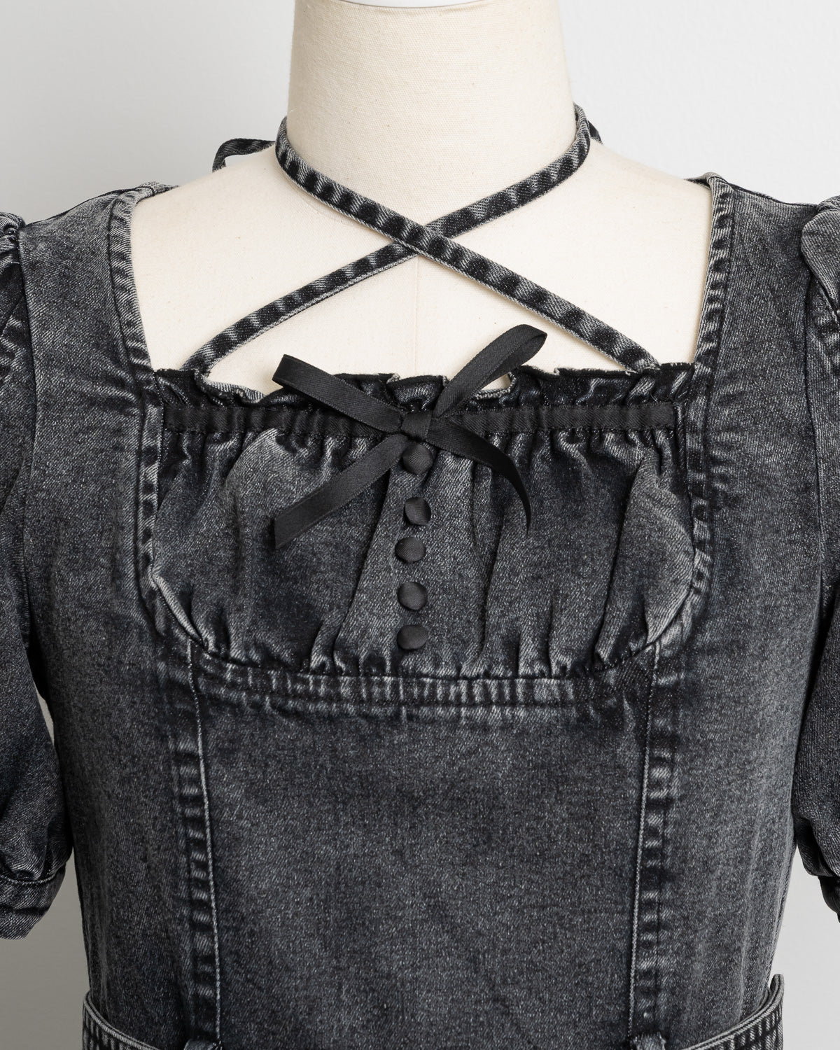 ヨーク切替ベルト付きプリーツミニワンピース