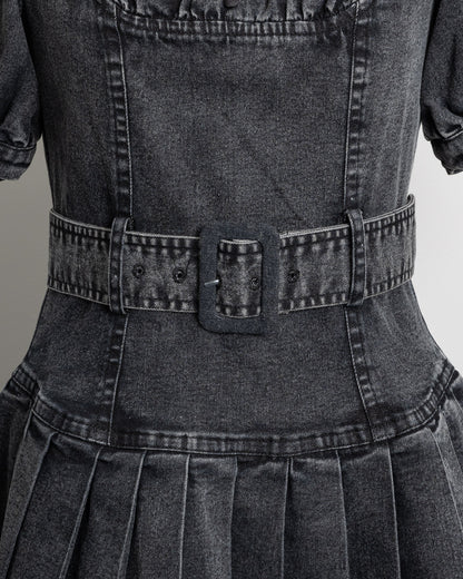 ヨーク切替ベルト付きプリーツミニワンピース