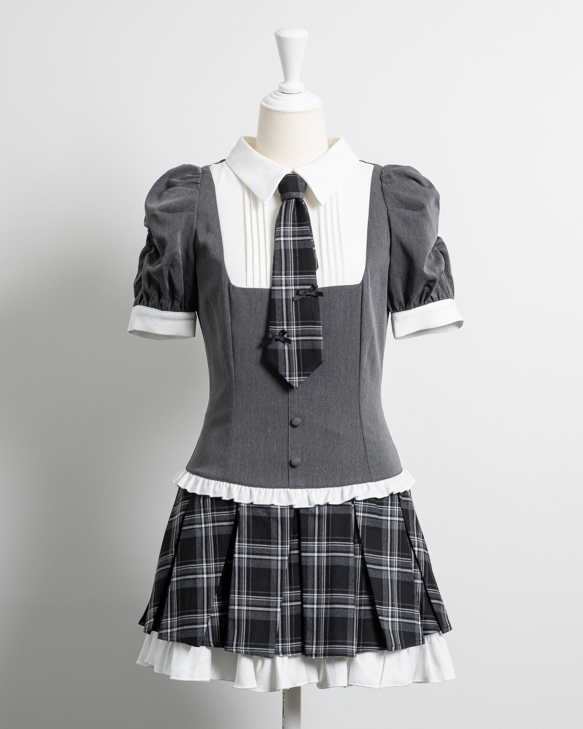 【新品】ネクタイ付きレイヤードミニワンピース ブラック pium ネクタイ付きレイヤードミニワンピース – pium