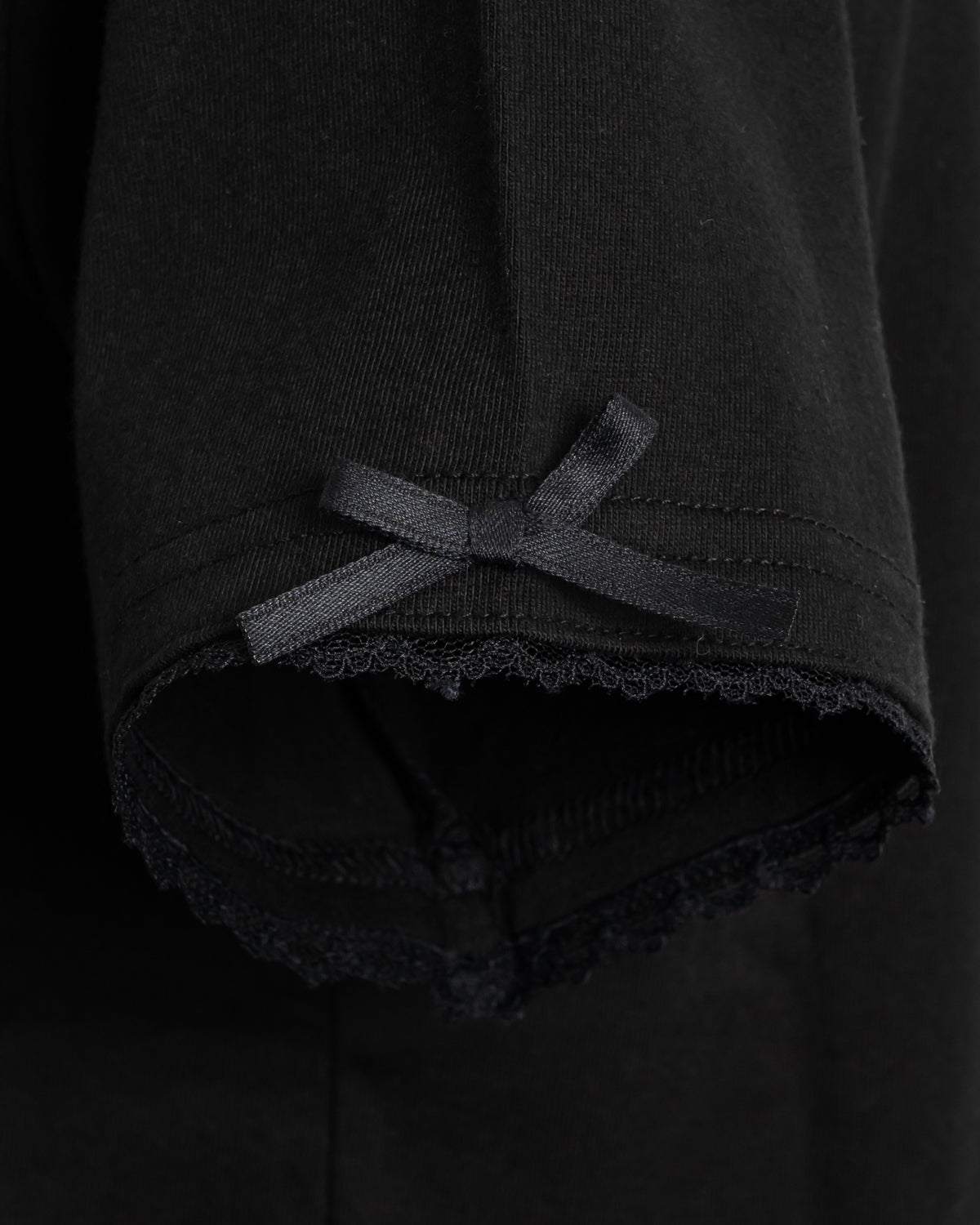 ロゴ刺繍レースリボンTシャツ