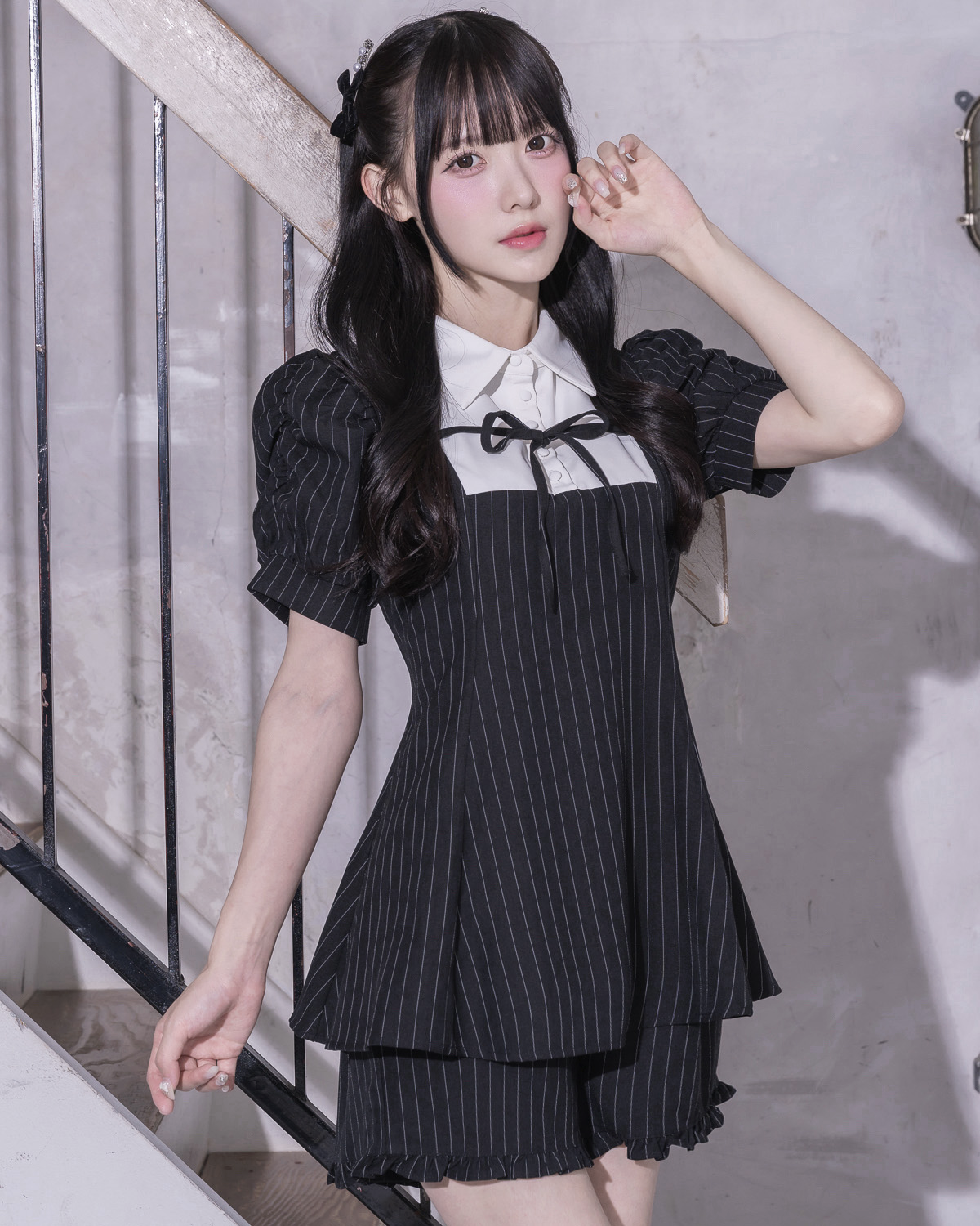 モデル身長：159cm/着用カラー：ブラックストライプ