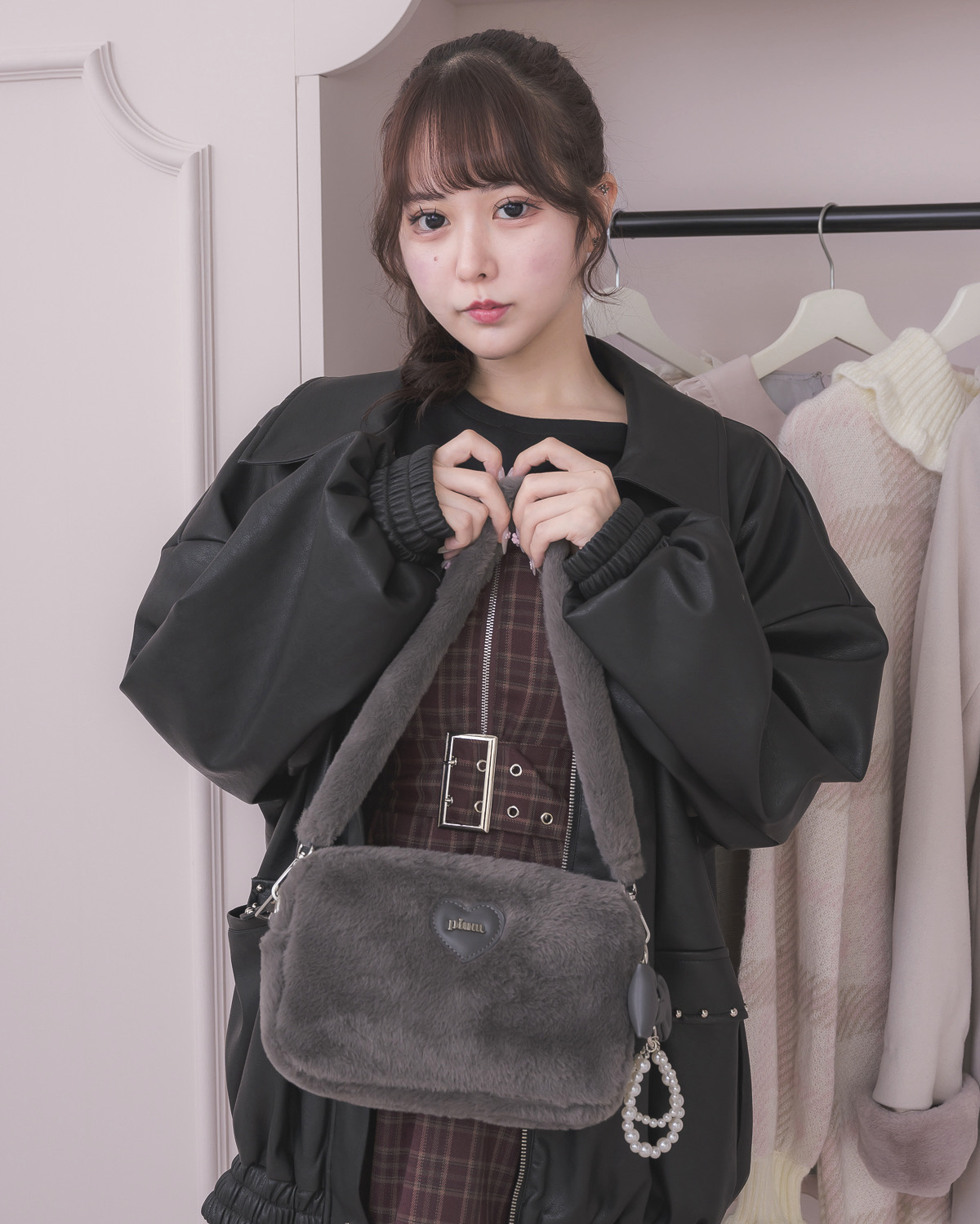 カラー : チャコール