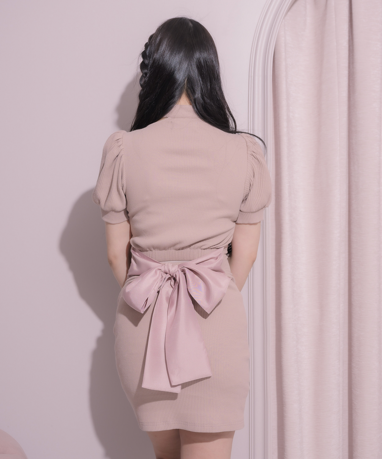 バックリボンチョーカーカットワンピース