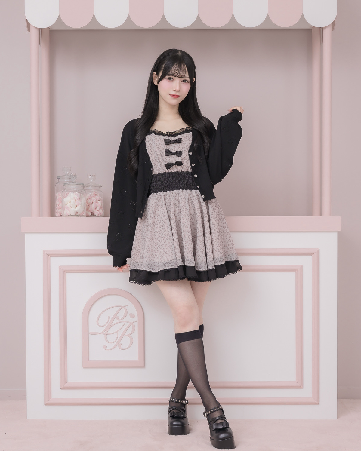 モデル身長：155cm/着用カラー : ブラック