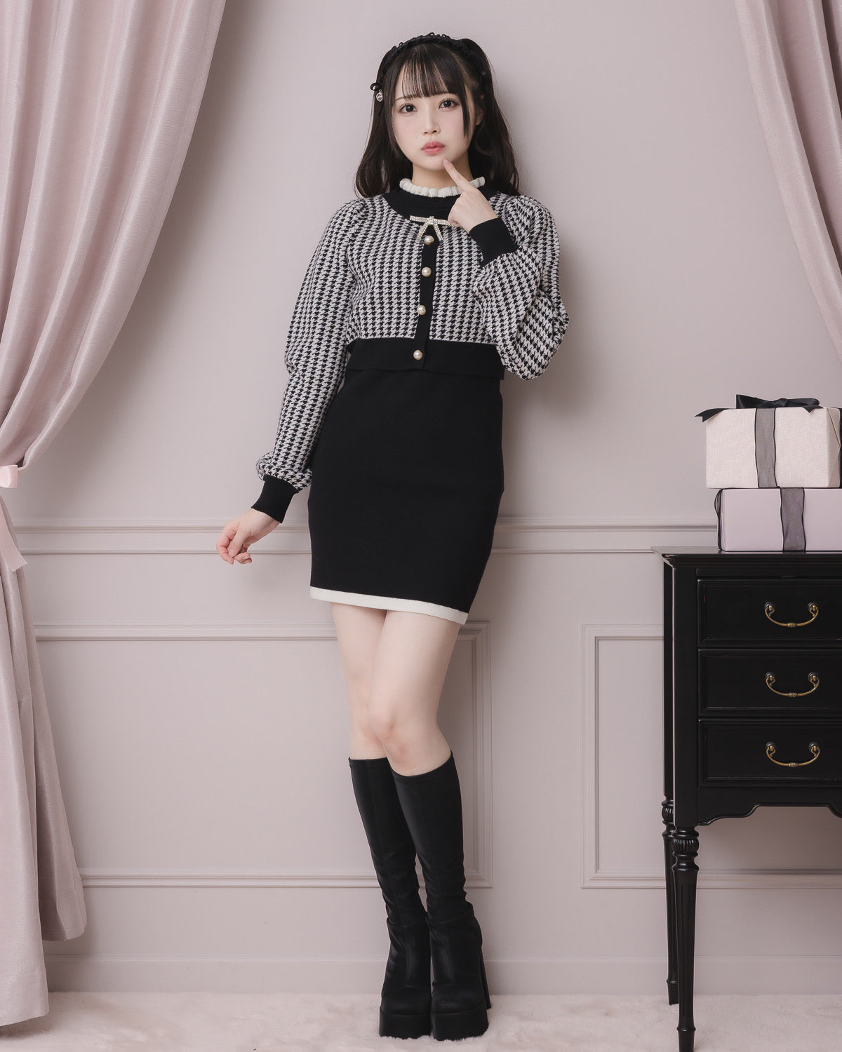 モデル身長：158cm/着用カラー:ブラック×ホワイト