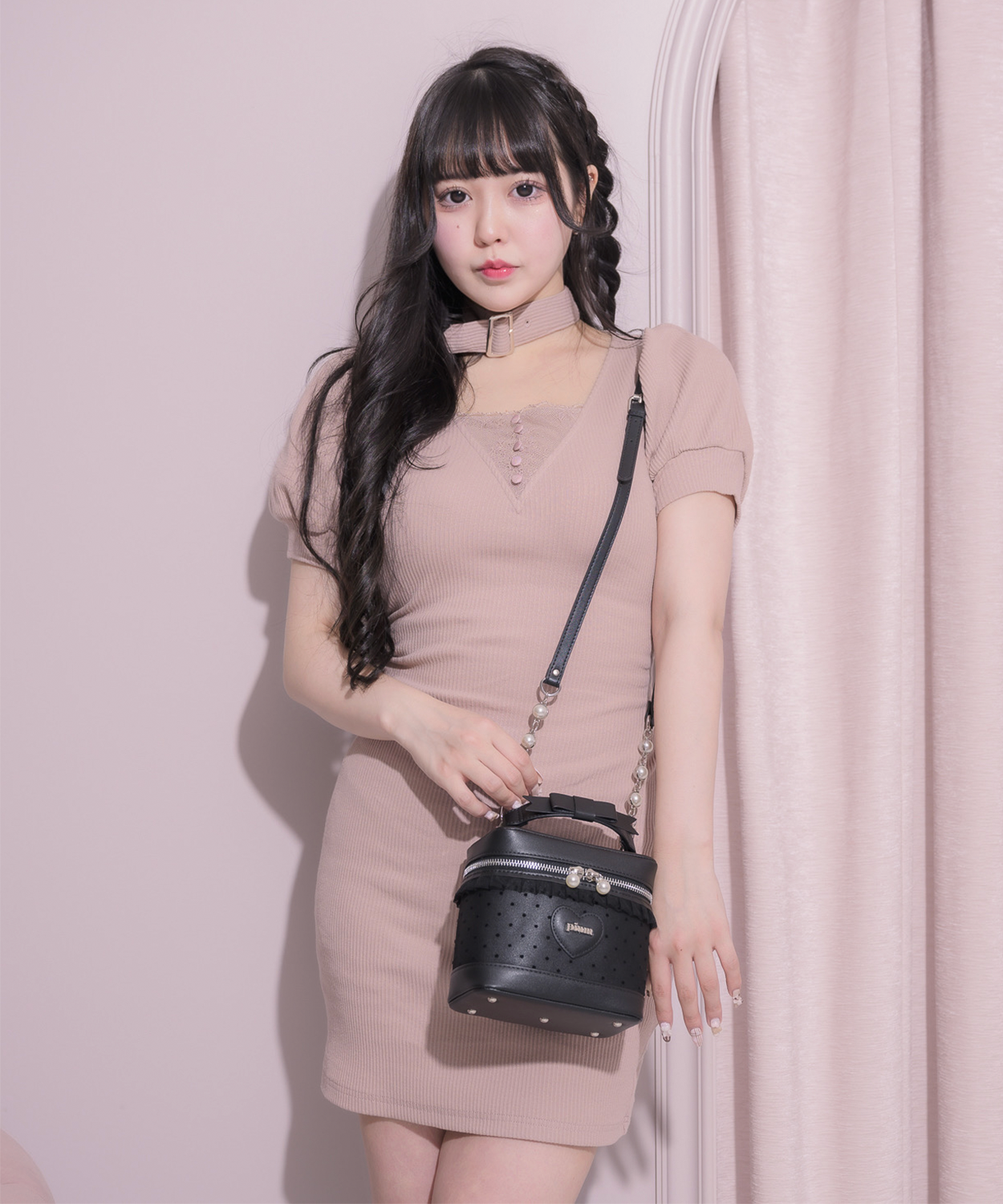 バックリボンチョーカーカットワンピース