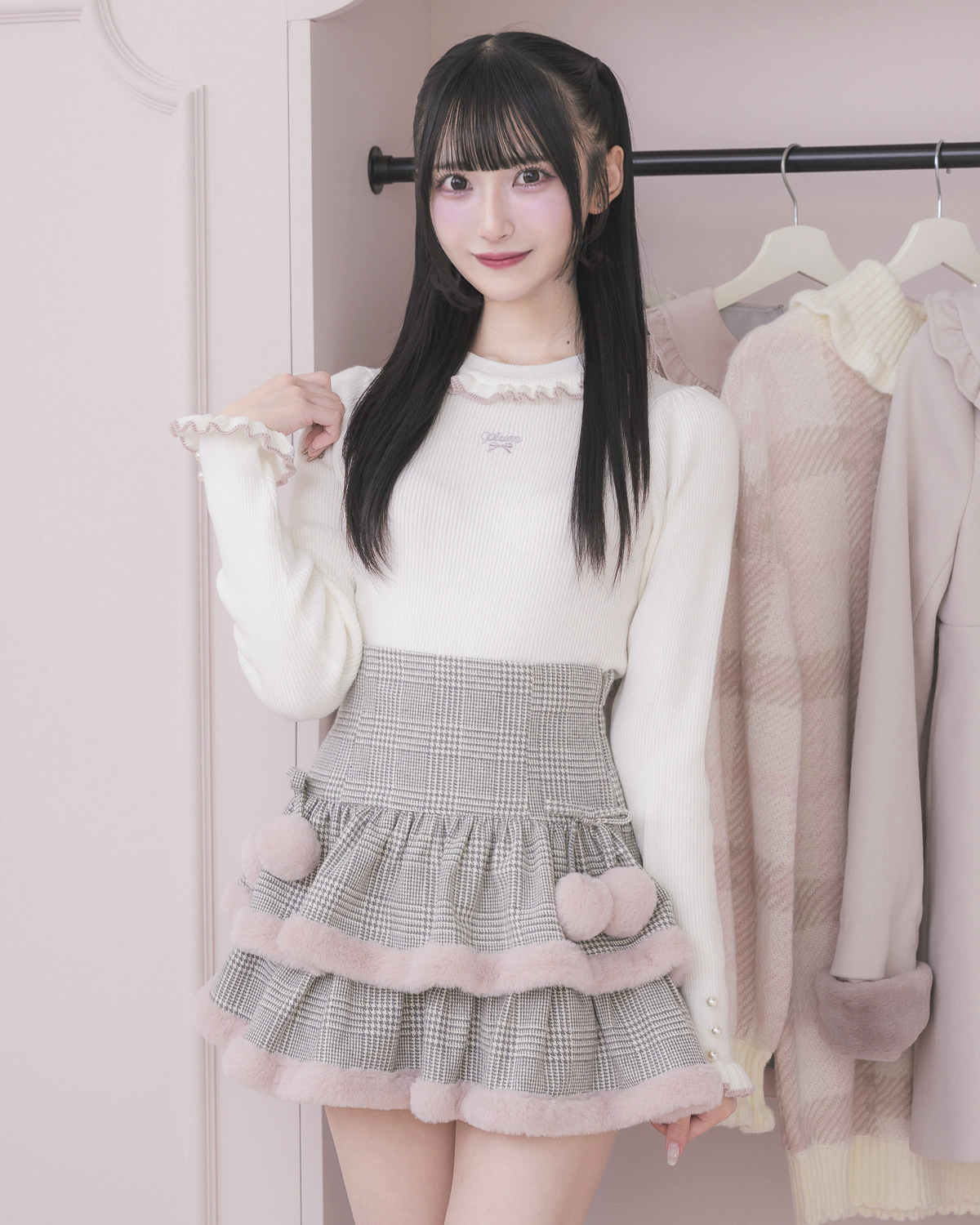 モデル身長：157cm/着用カラー : ホワイト×ピンク