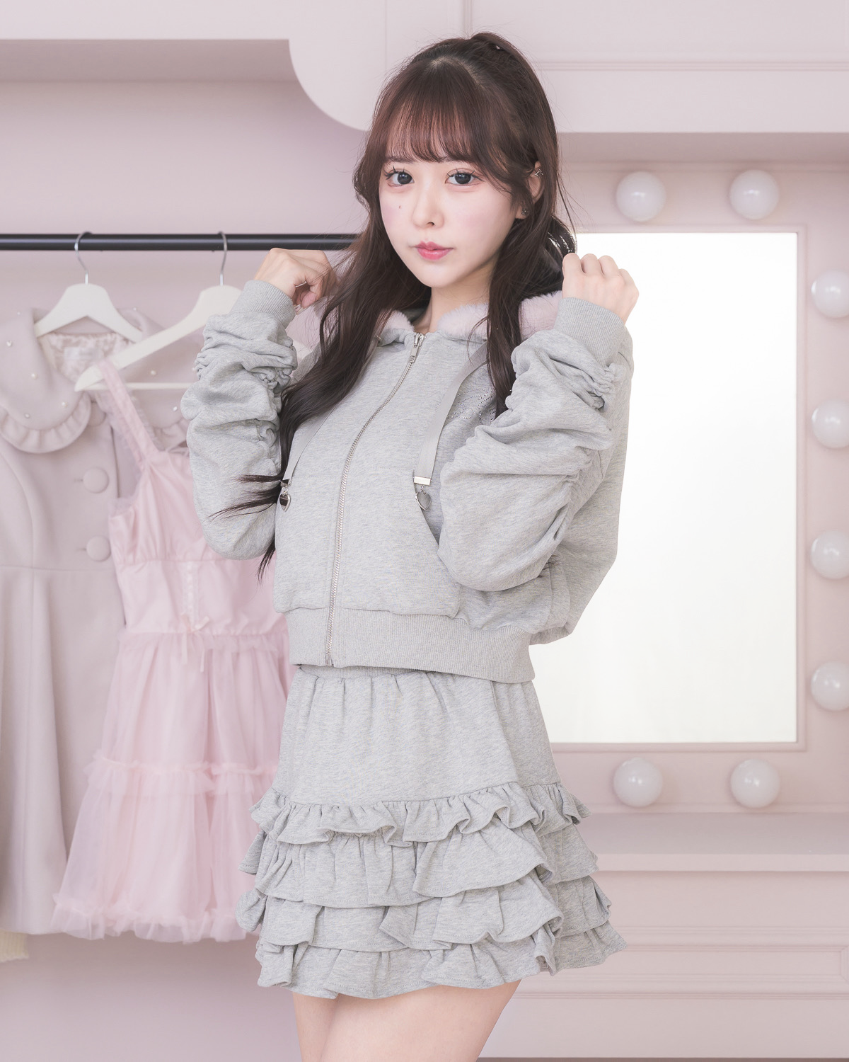 モデル身長：157cm/着用カラー : グレー