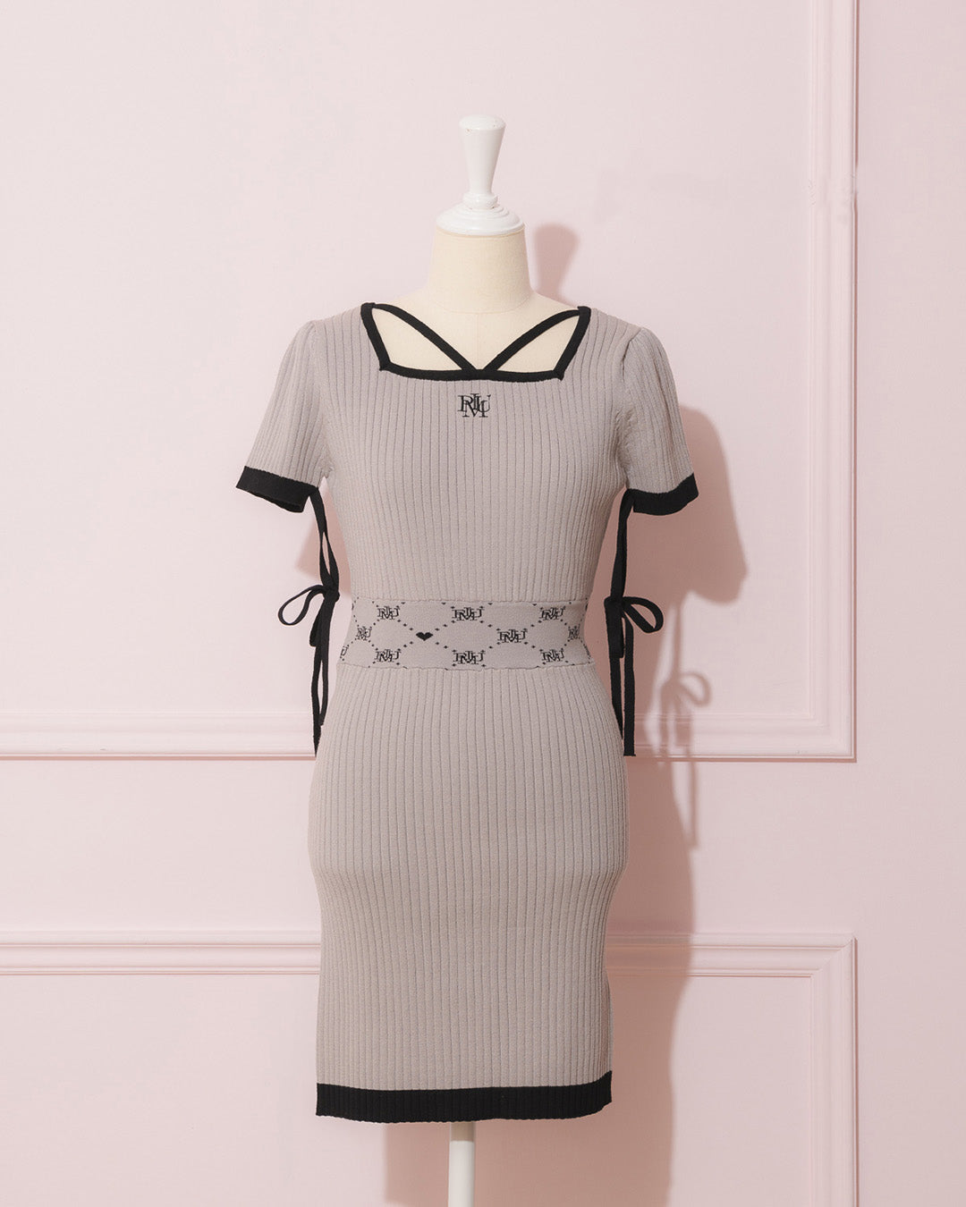 カラー:グレー×ブラック