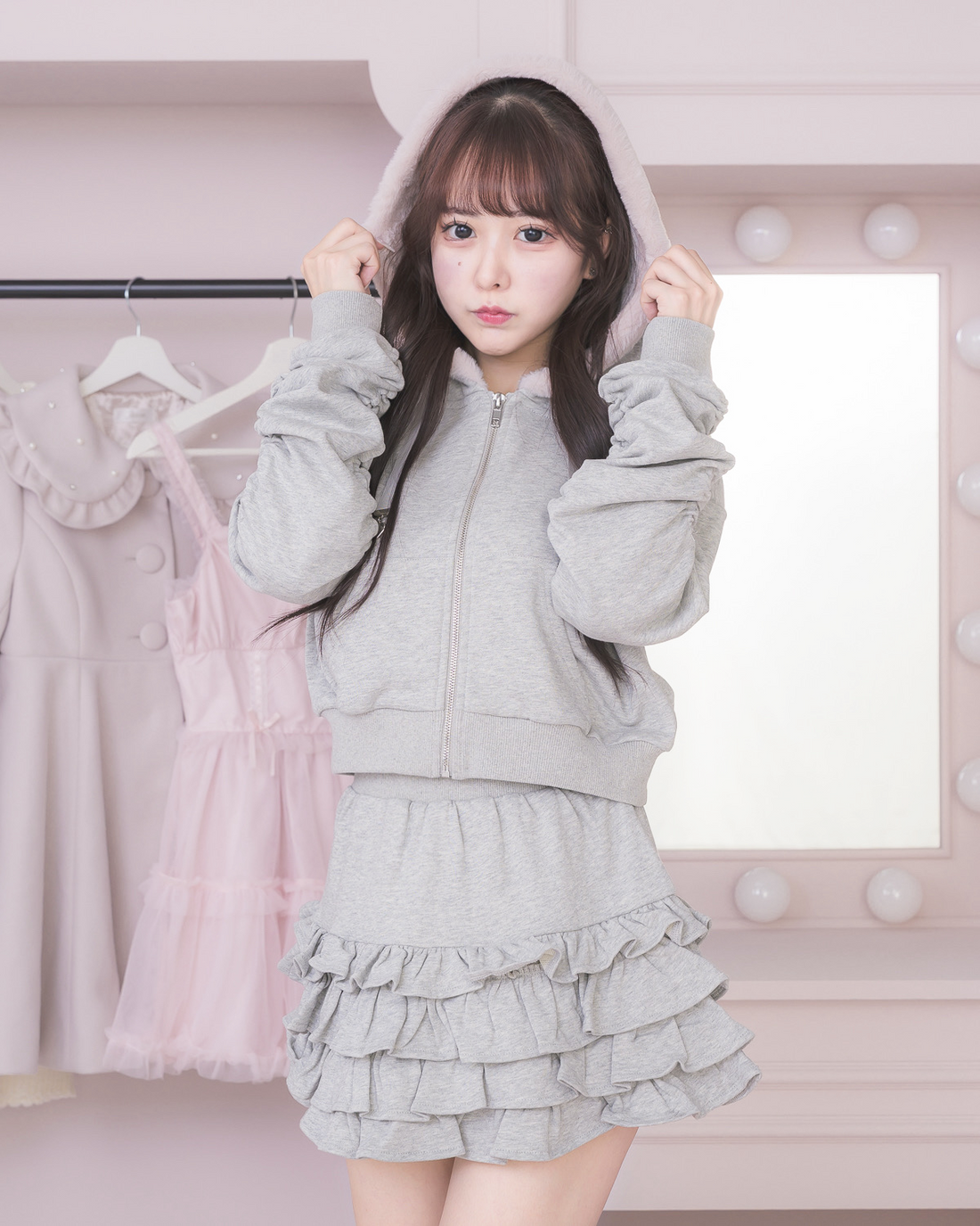 モデル身長：157cm/着用カラー : グレー