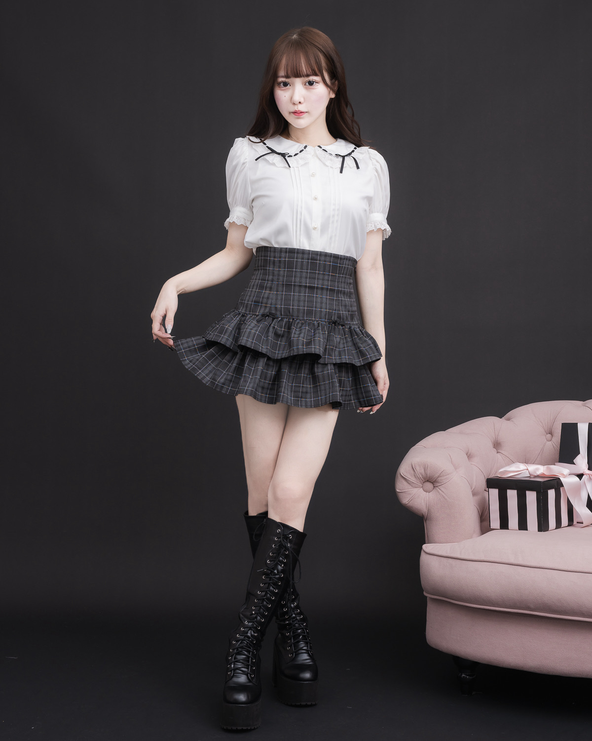 モデル身長:157cm/着用カラー:ホワイト×ブラック