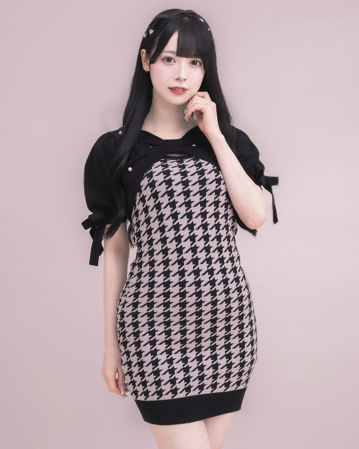 モデル身長:155cm/着用カラー:ブラック×ピンク