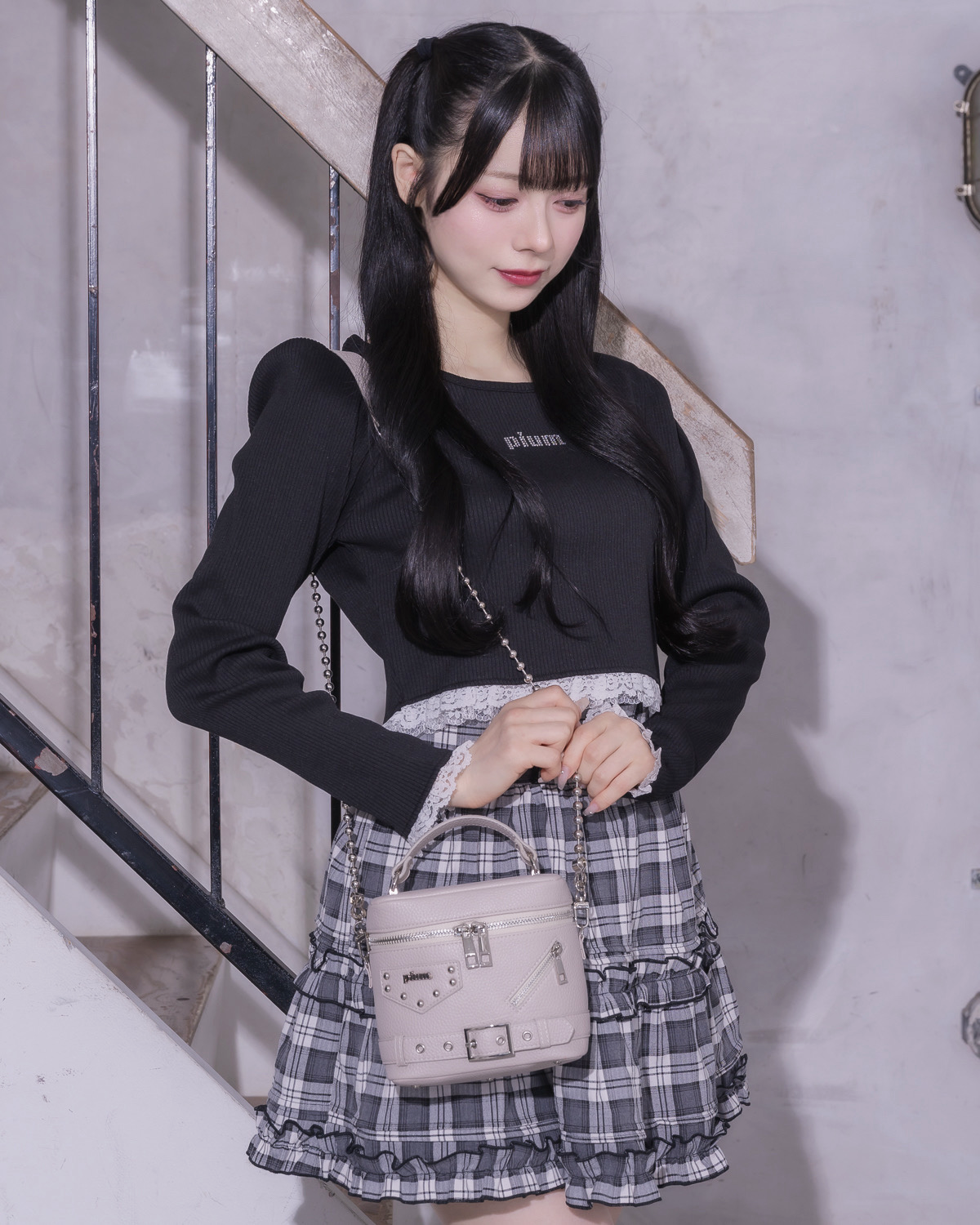 カラー:ピンクグレージュ