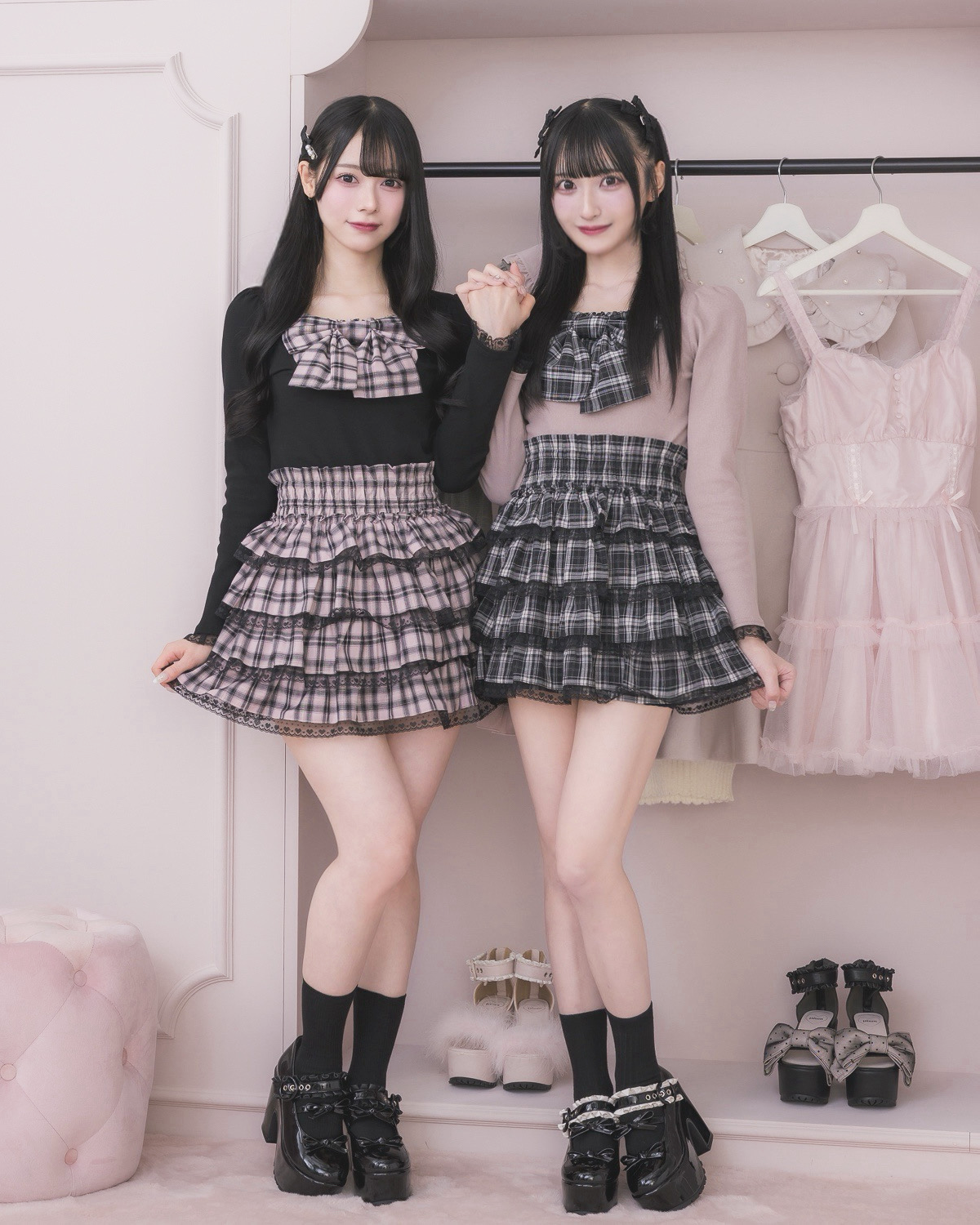 （左）モデル身長：155cm/着用カラー:ブラック（右）モデル身長：157cm/着用カラー:ピンク