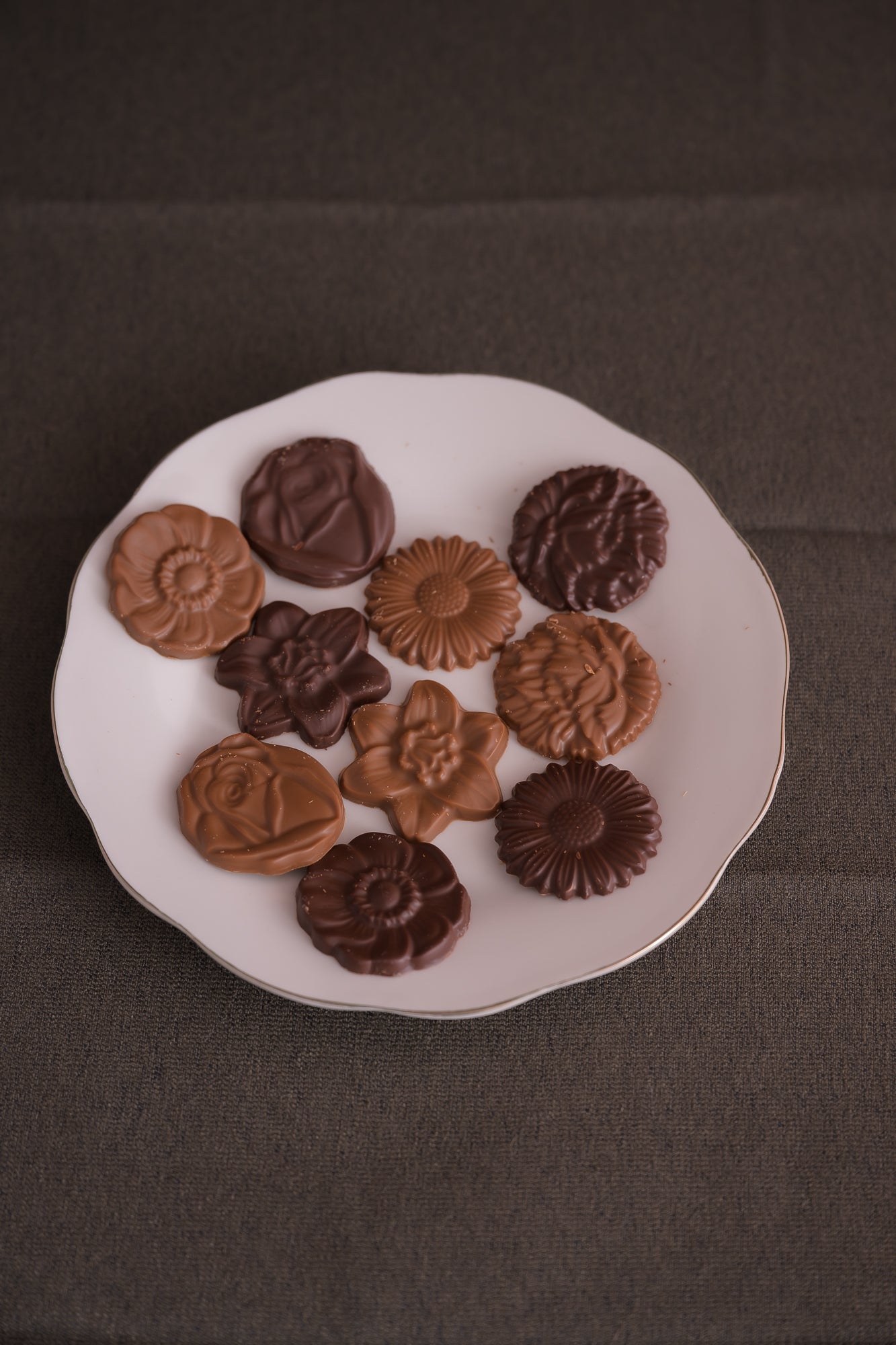 pium ribbon chocolate box