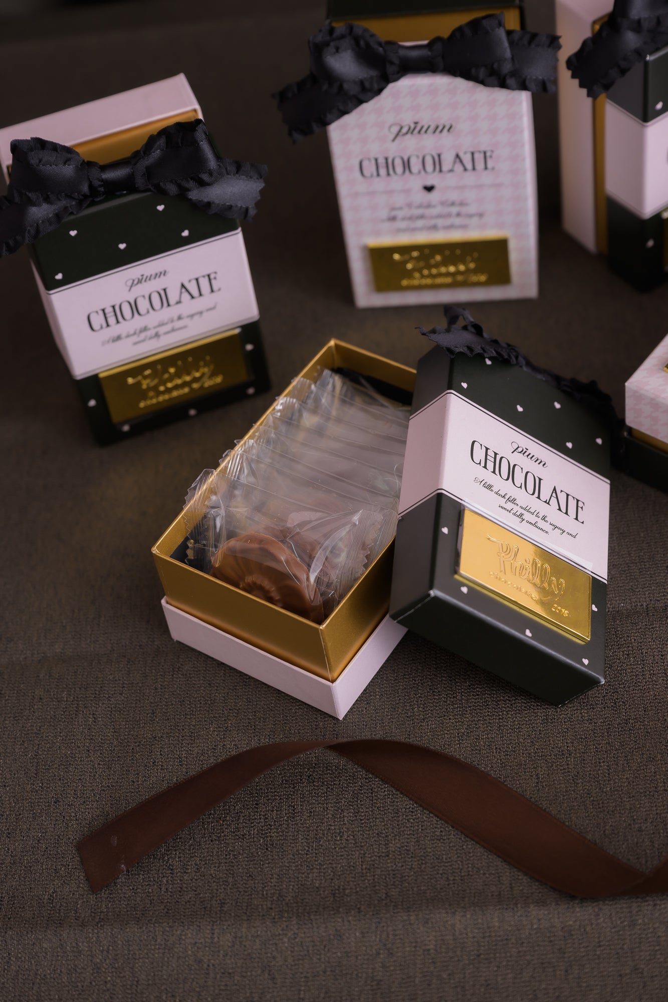 pium ribbon chocolate box
