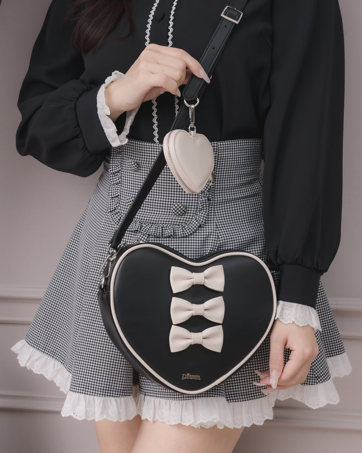 カラー：ブラック×ピンク