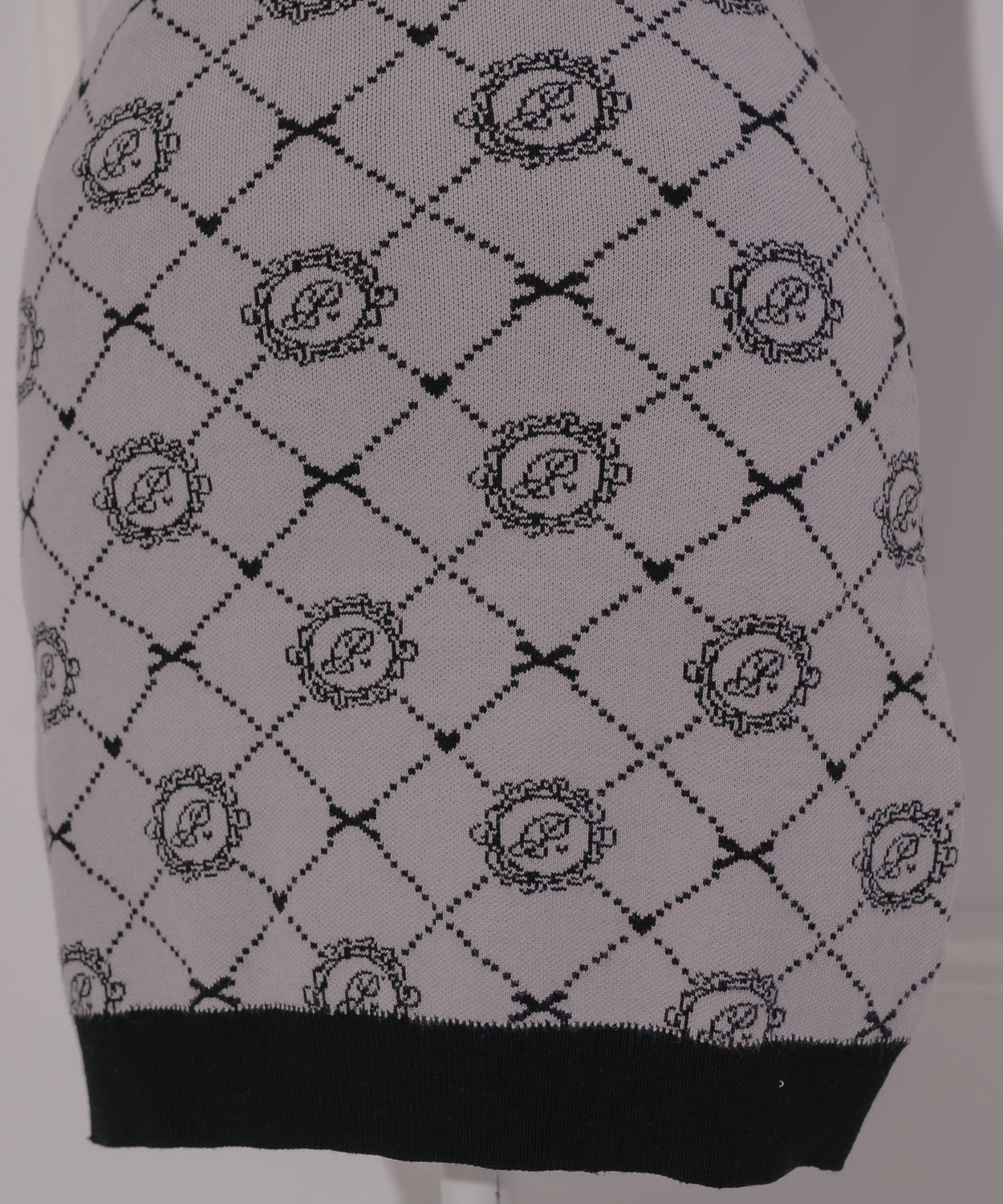 piumモノグラムカットアウトニットワンピース