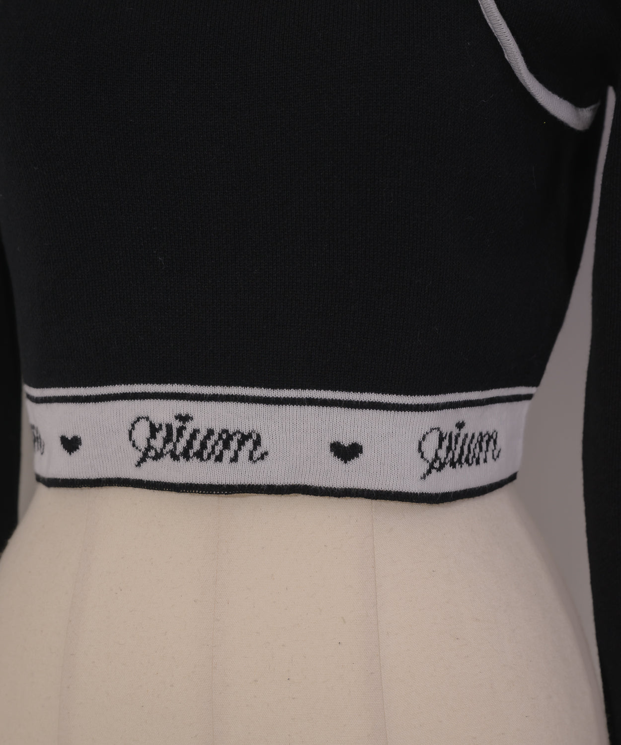 piumロゴラインリボンテープ長袖ニット