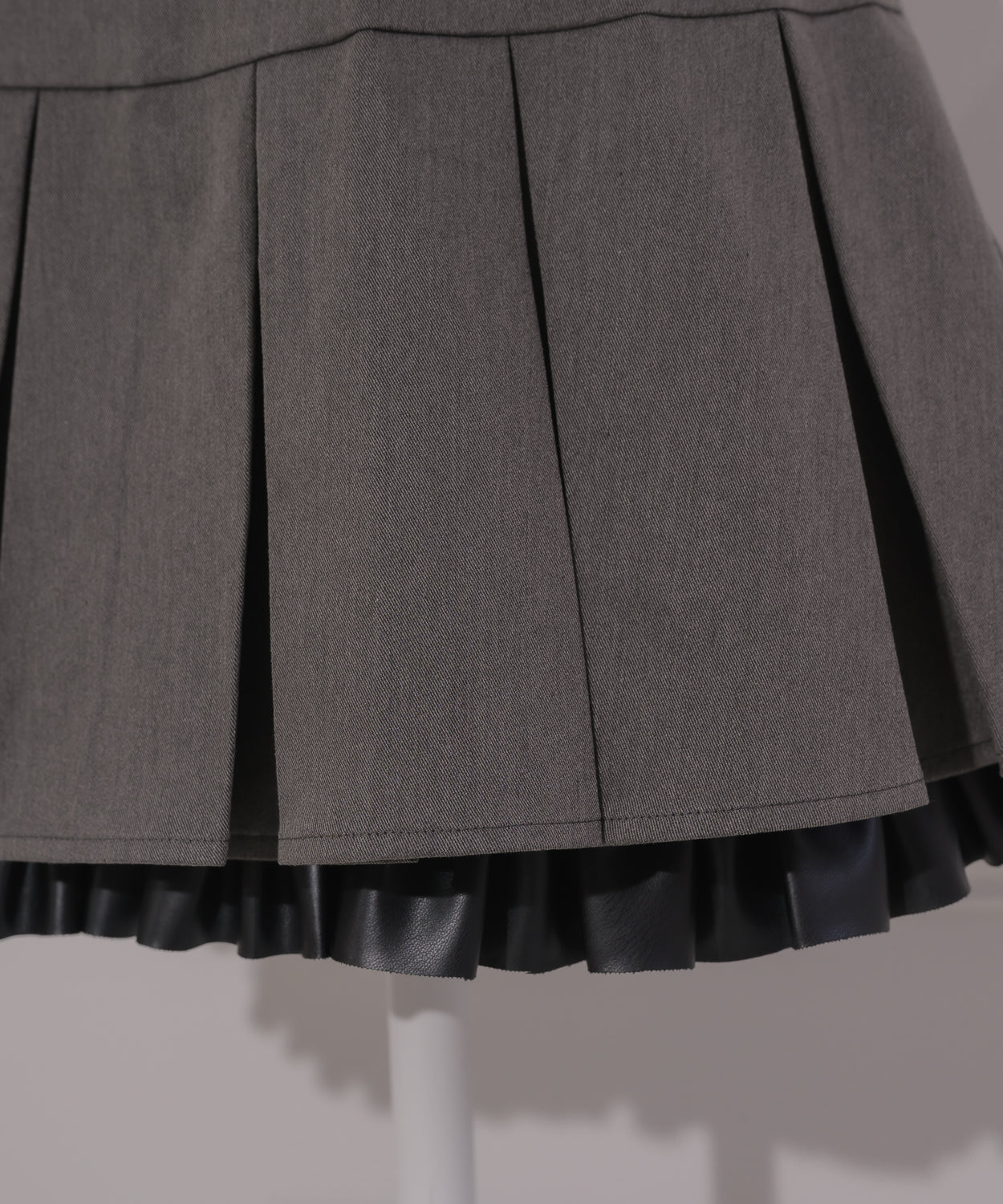 レザーフリルボックスプリーツミニスカート