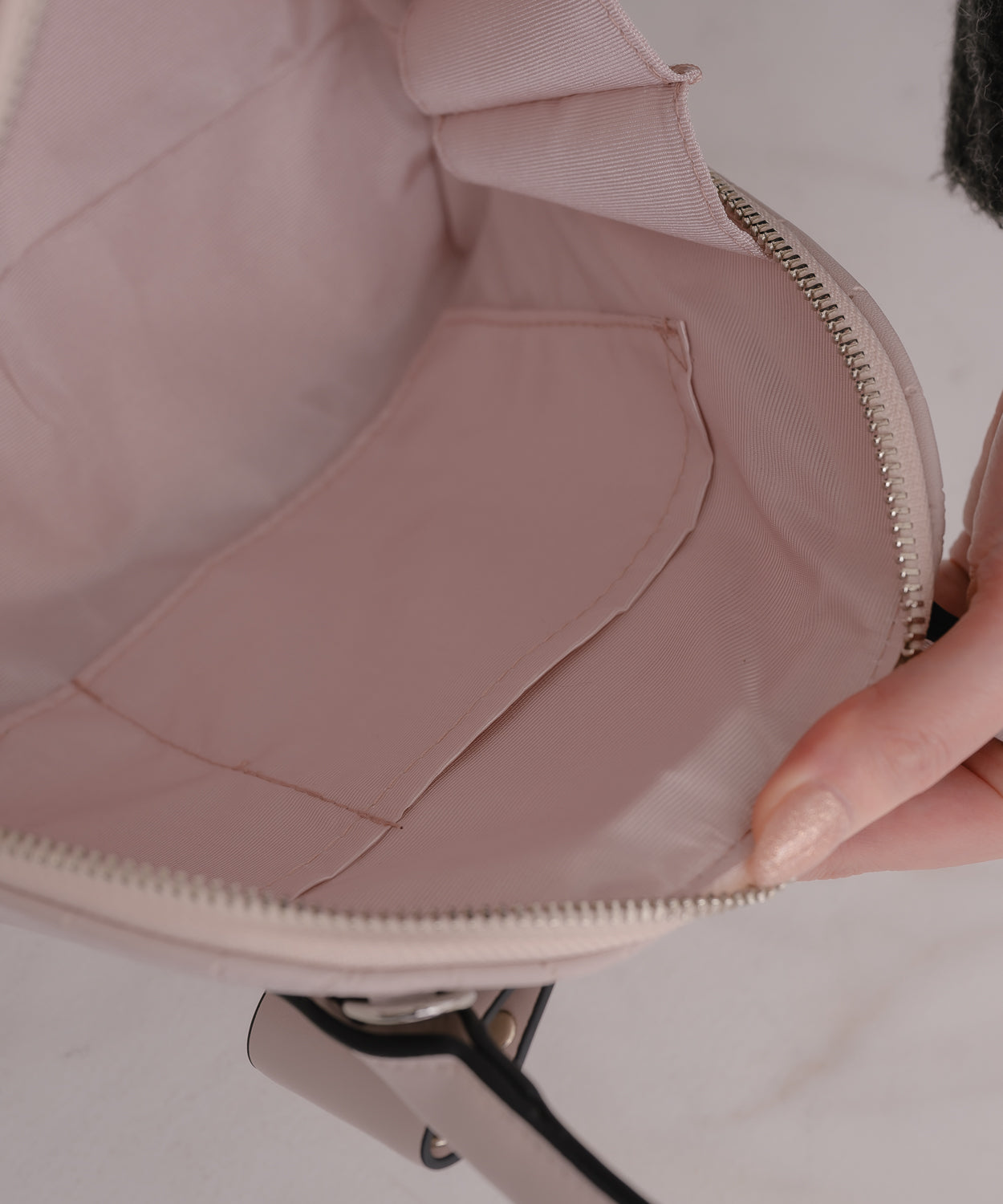 ビジューリボンモノグラムバッグ