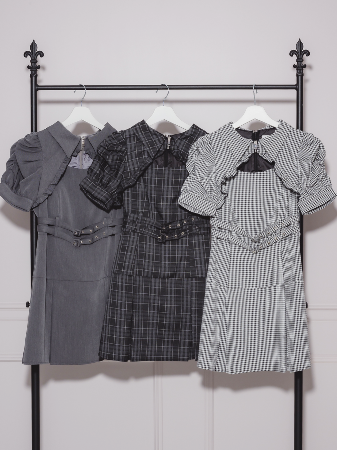 ダブルベルトカットアウトワンピース