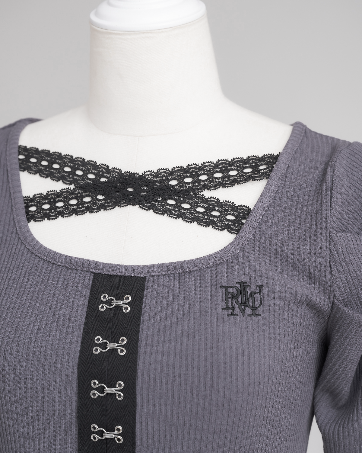 フロントホックリブカットソー