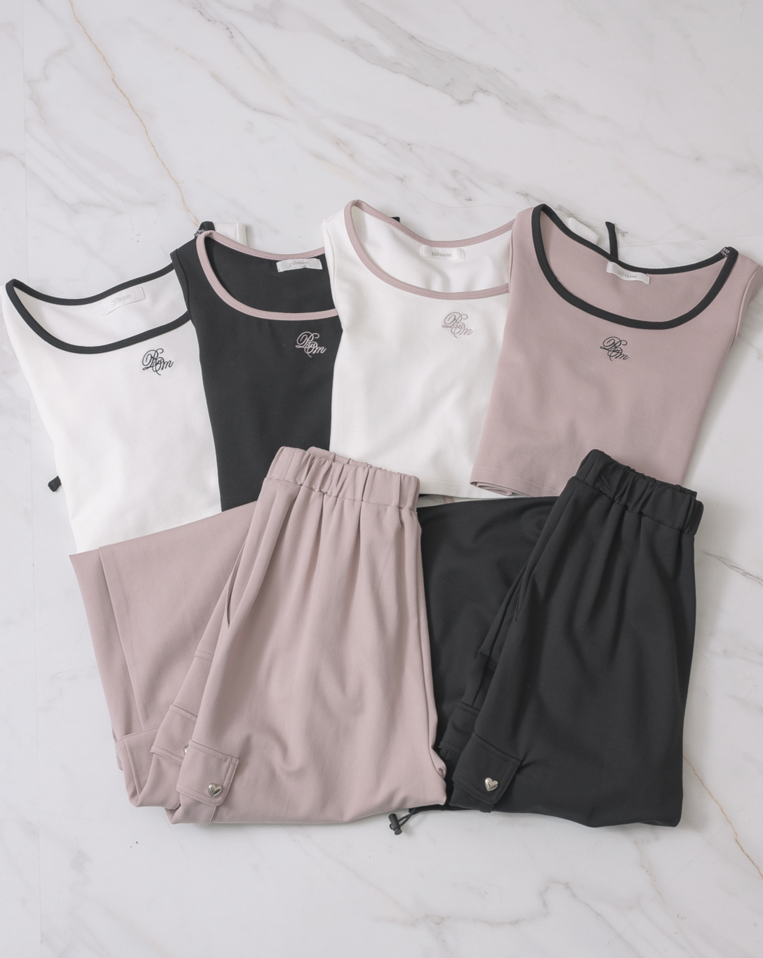 バイカラーテープTシャツ×カーゴパンツセット