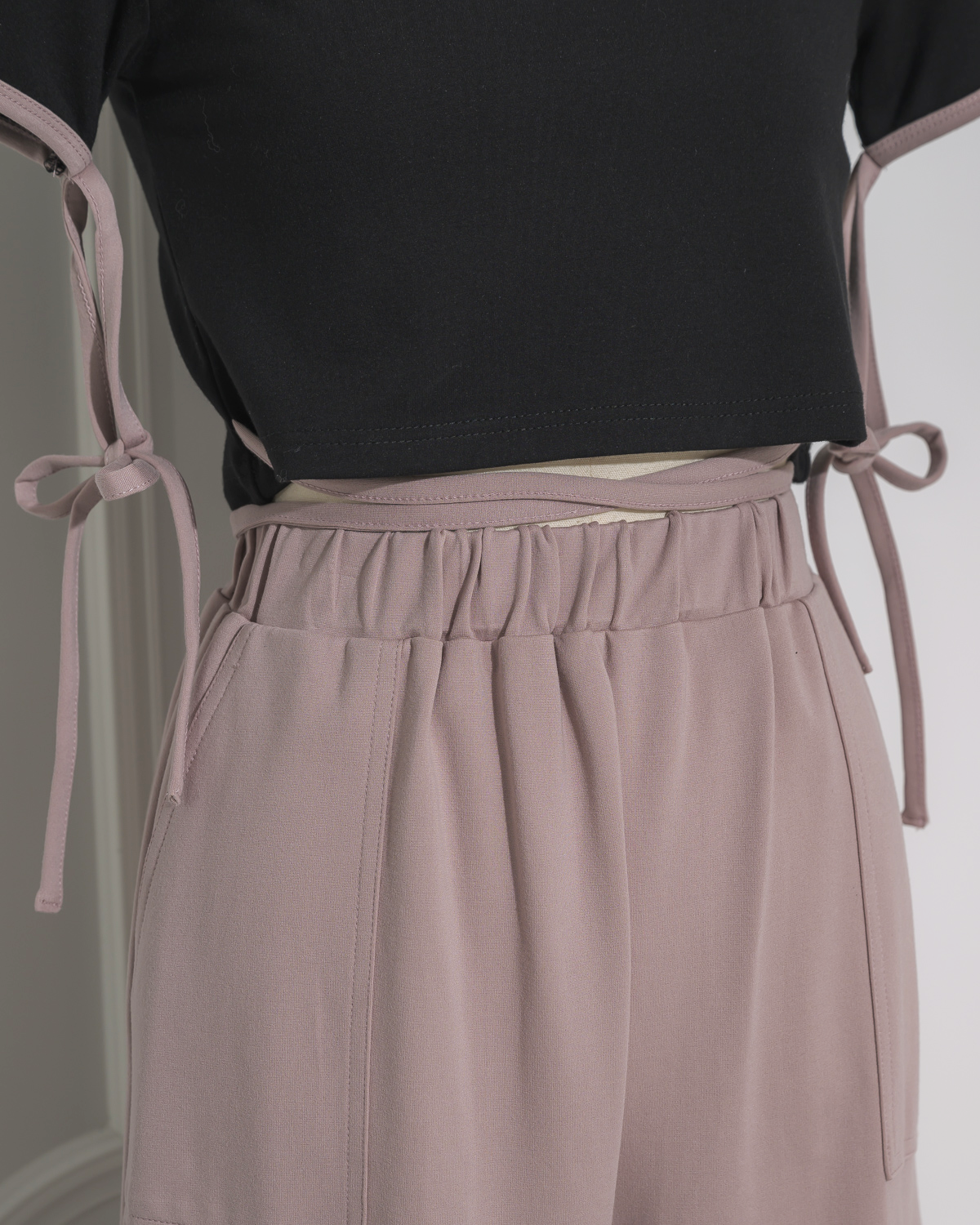 バイカラーテープTシャツ×カーゴパンツセット