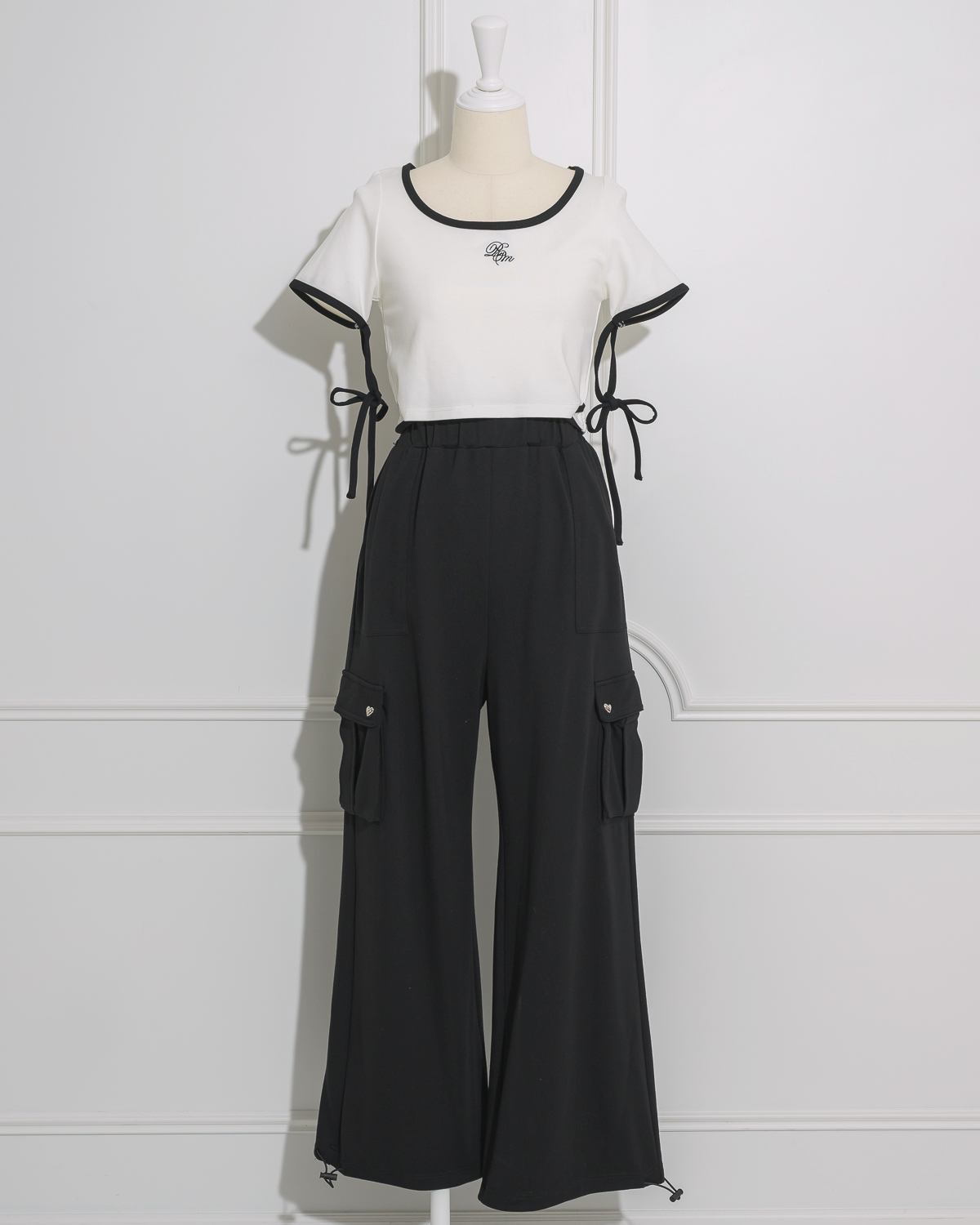 カラー:ホワイト×ブラック