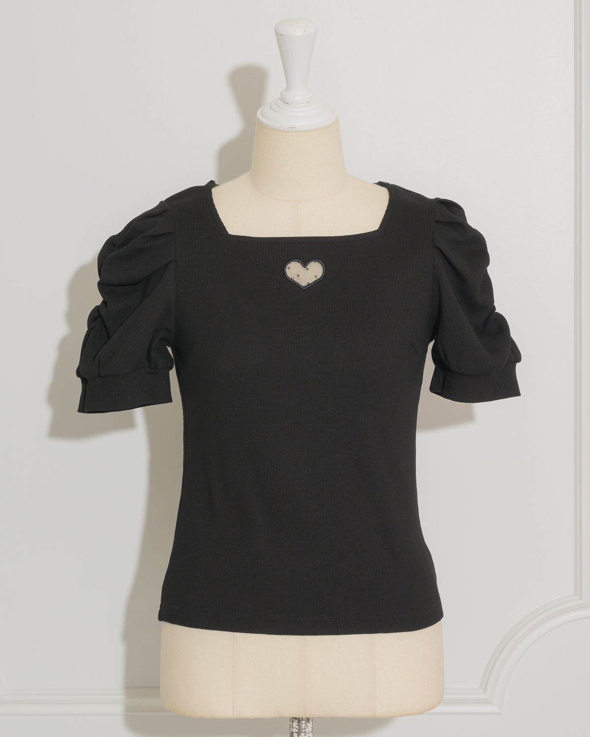 ハート開きギャザースリーブカットソー