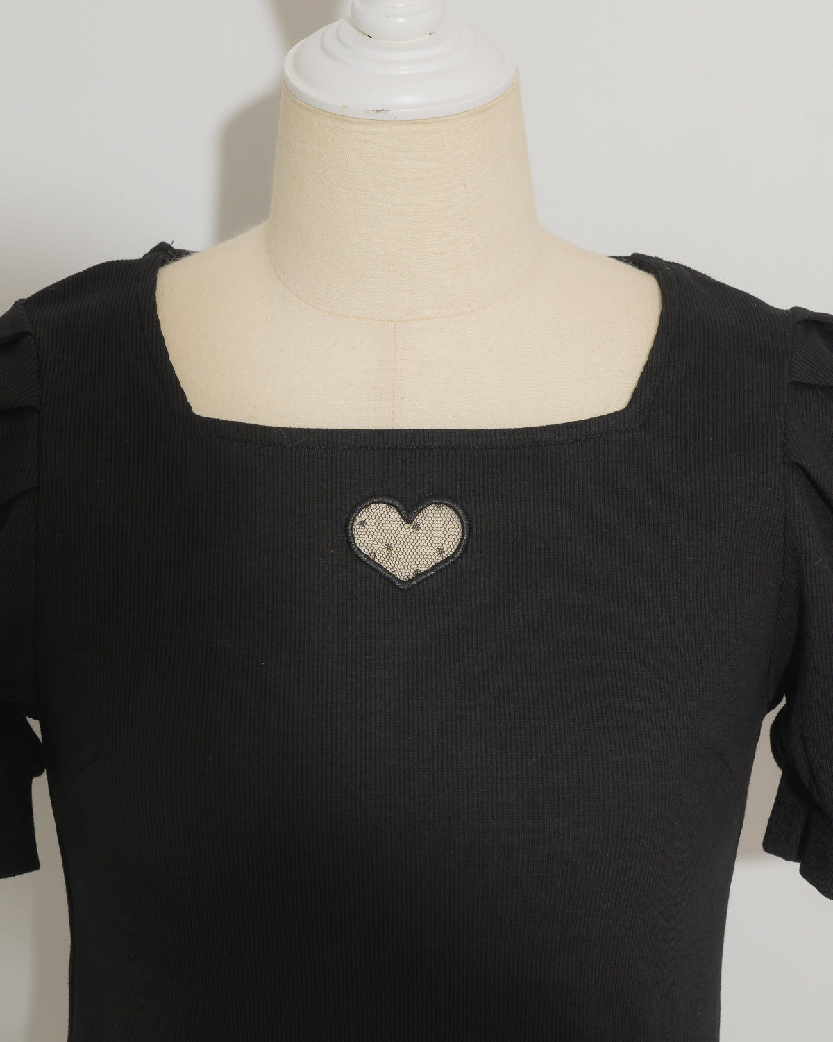 ハート開きギャザースリーブカットソー