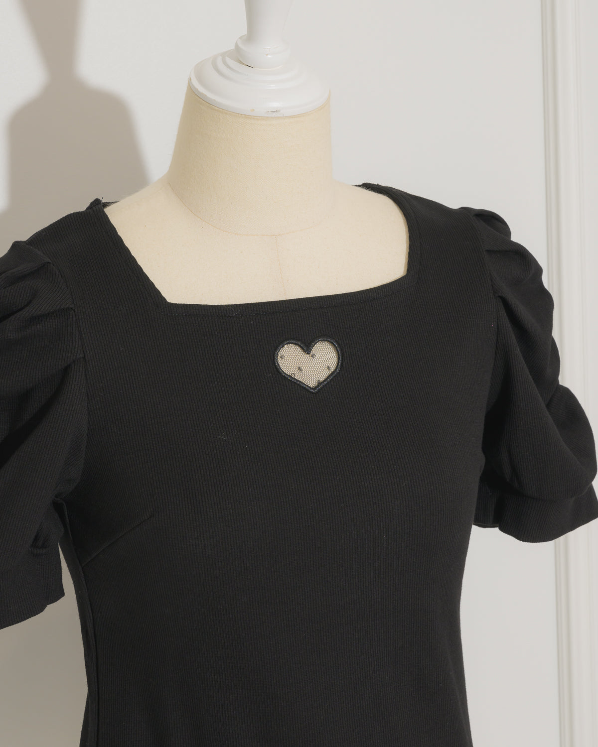 ハート開きギャザースリーブカットソー