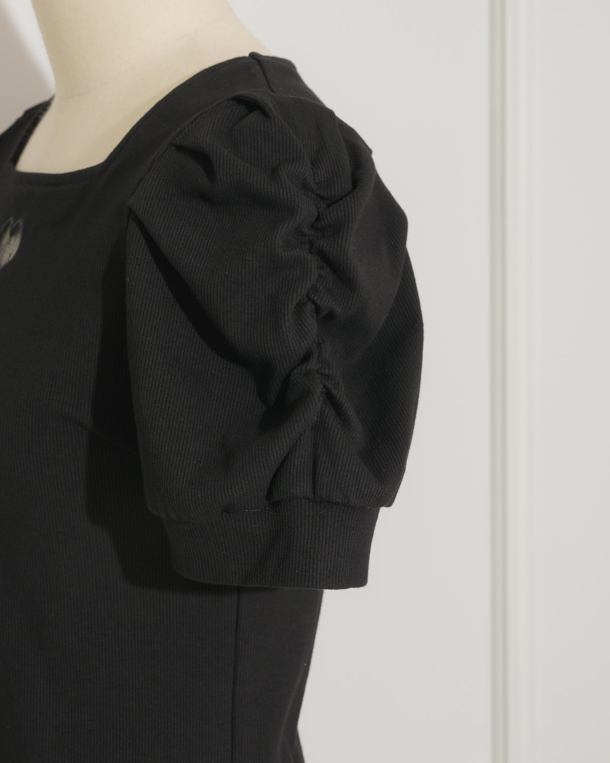 ハート開きギャザースリーブカットソー