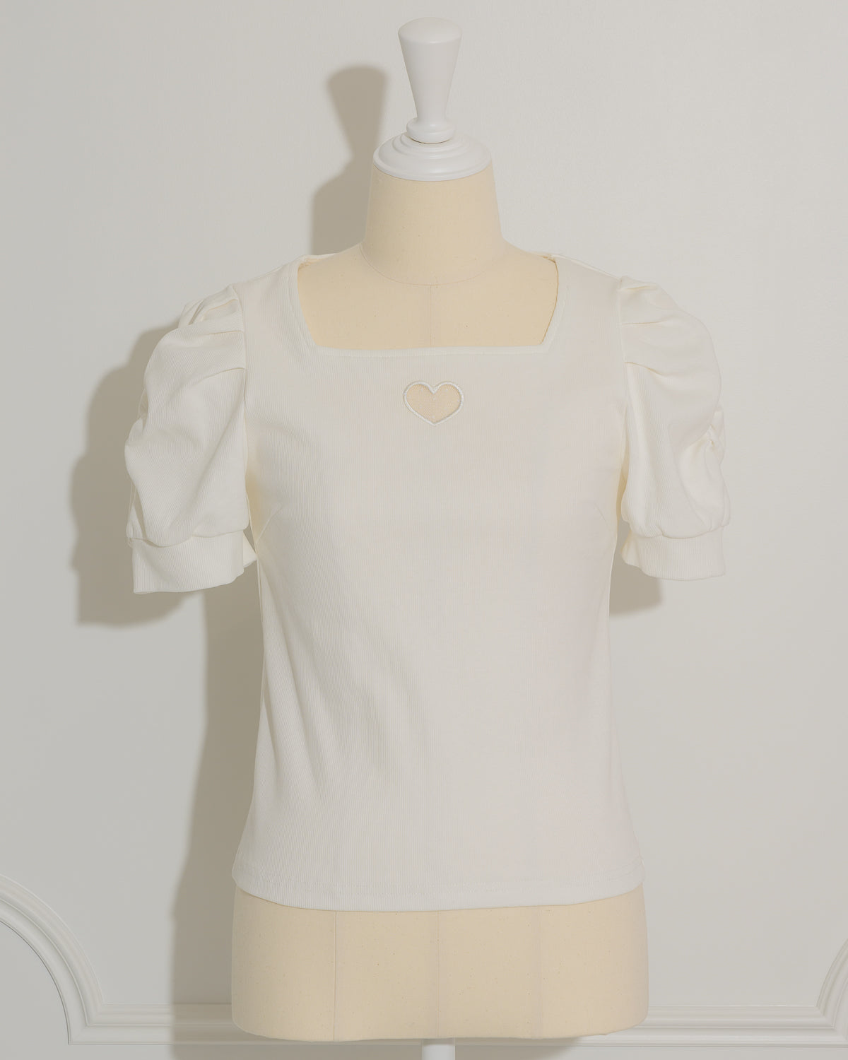 ハート開きギャザースリーブカットソー