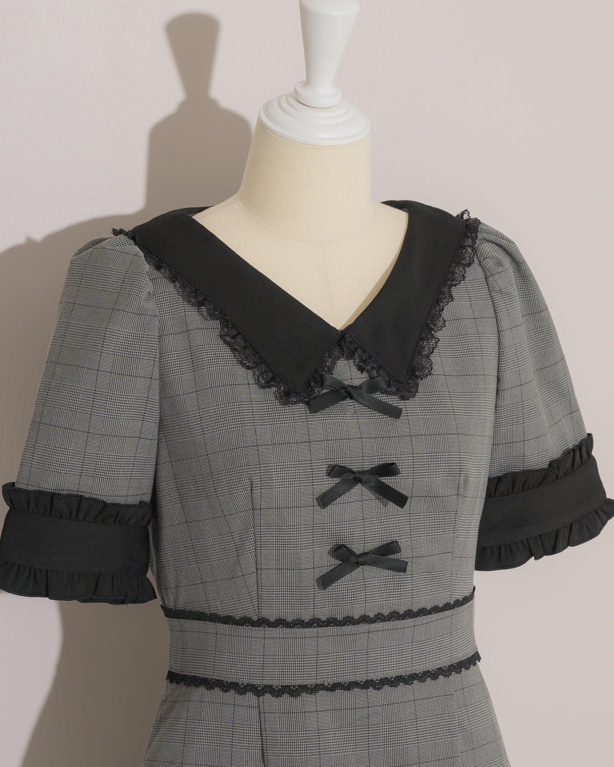 フロントリボン衿付きミニワンピ