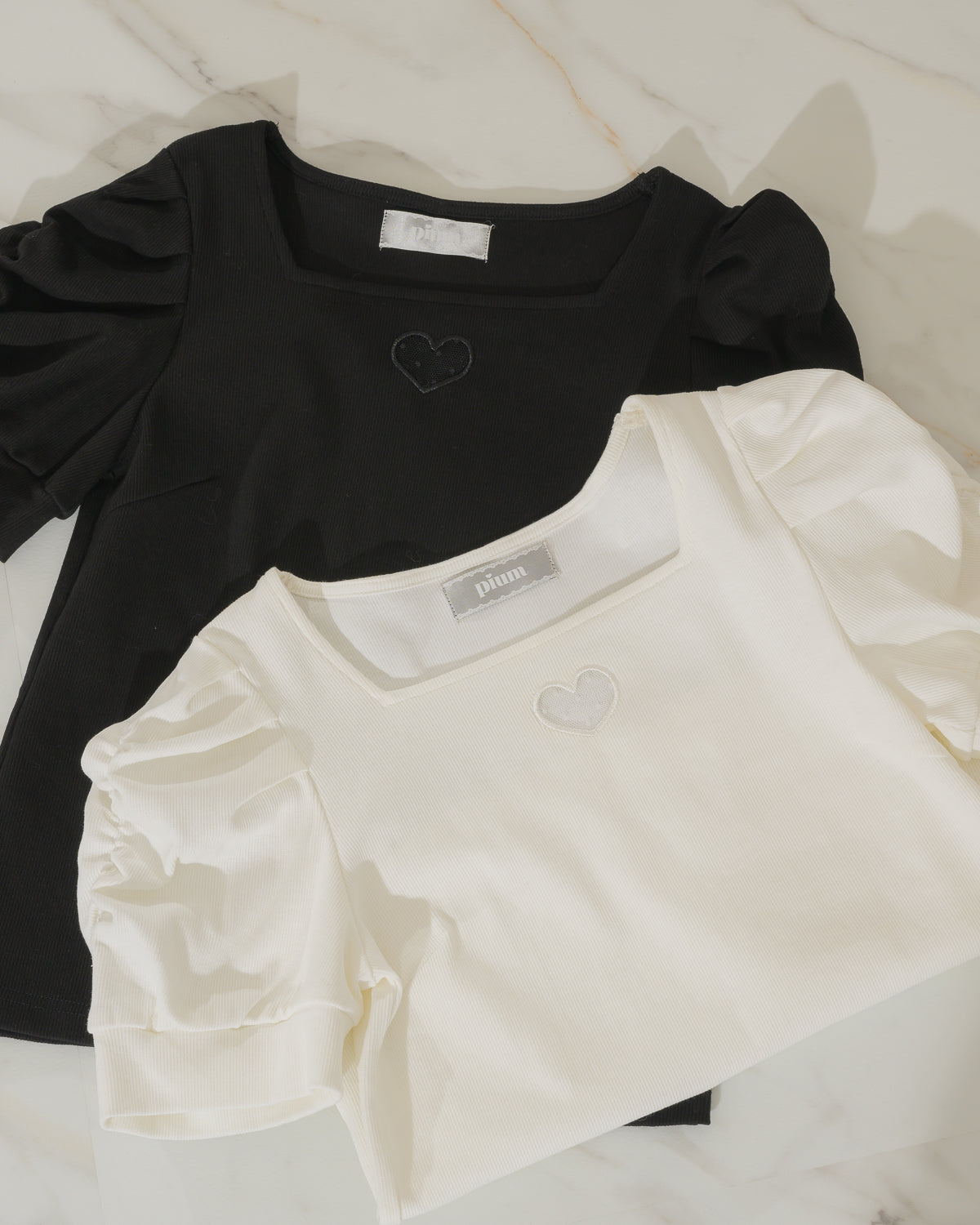 ハート開きギャザースリーブカットソー