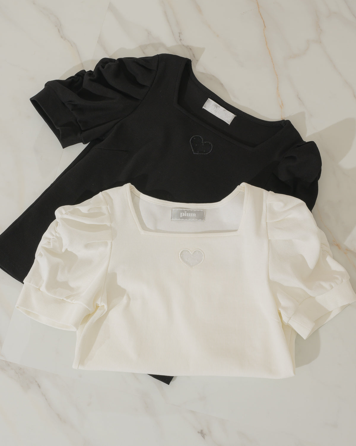 ハート開きギャザースリーブカットソー