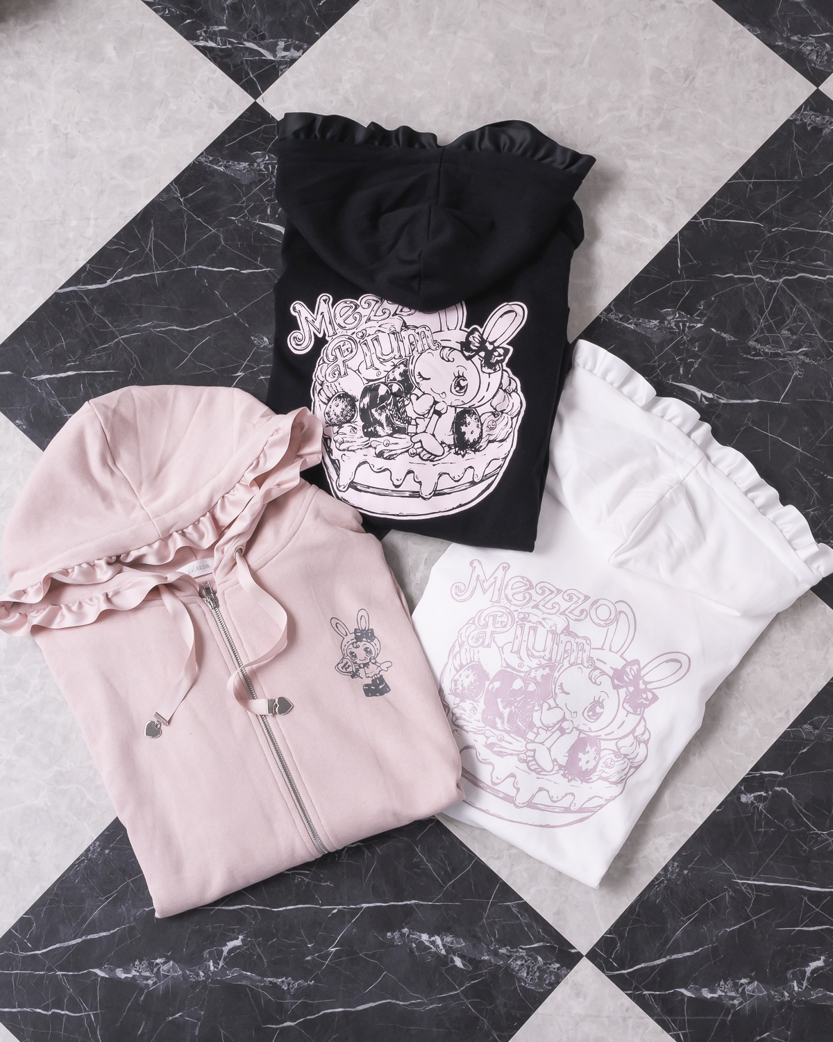 pium MezzoPiano 黒 フード付きパーカー pium MezzoPiano 黒 フード付きパーカー