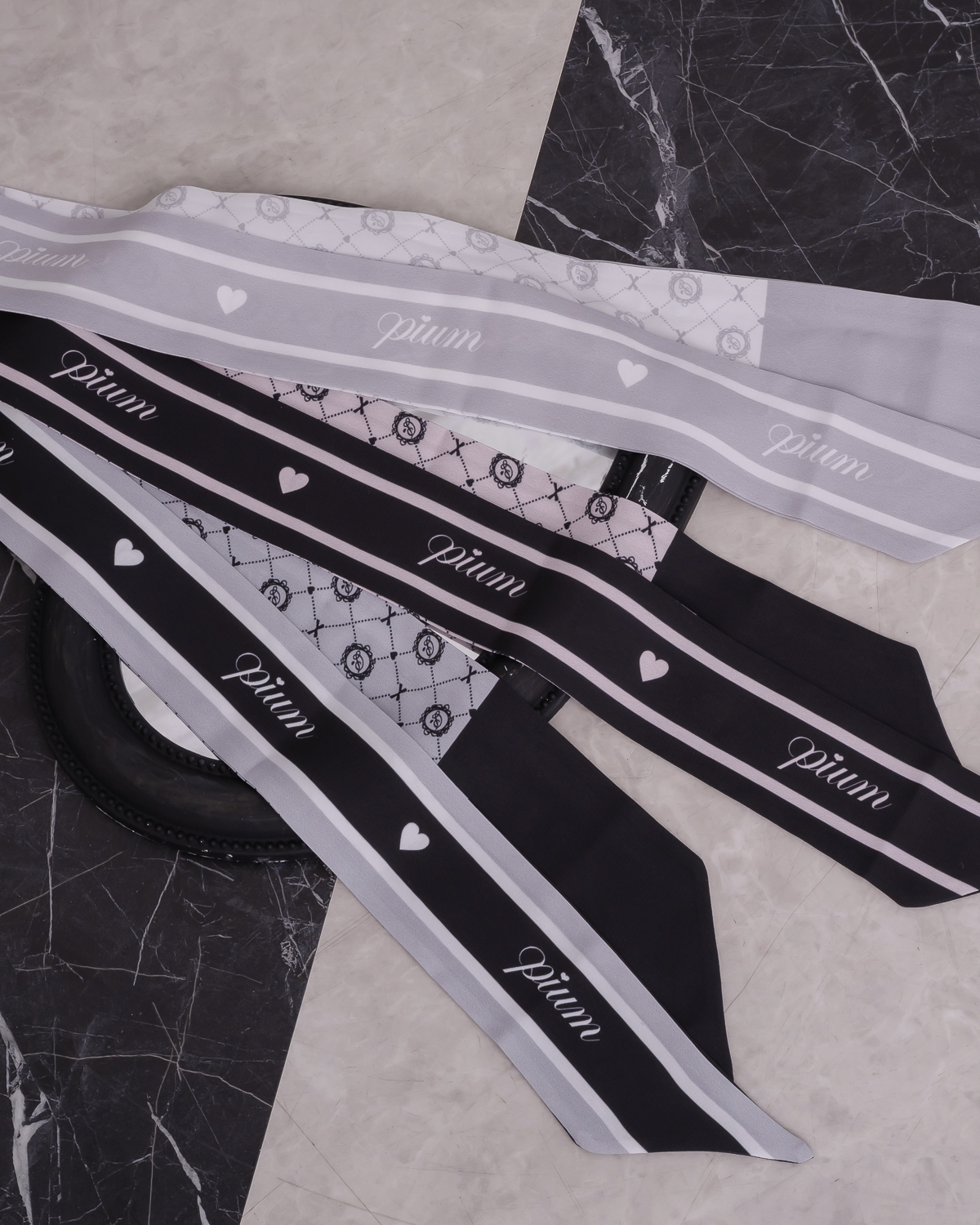 piumモノグラムスカーフ