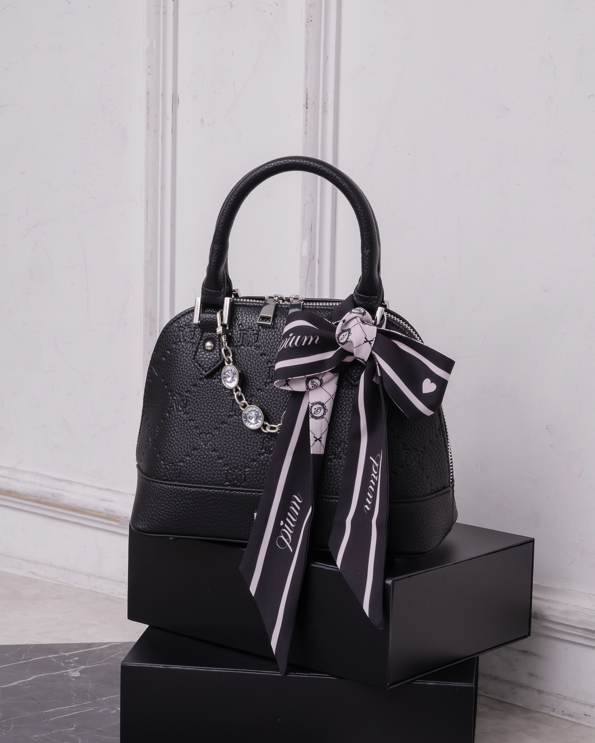 piumモノグラムスカーフ