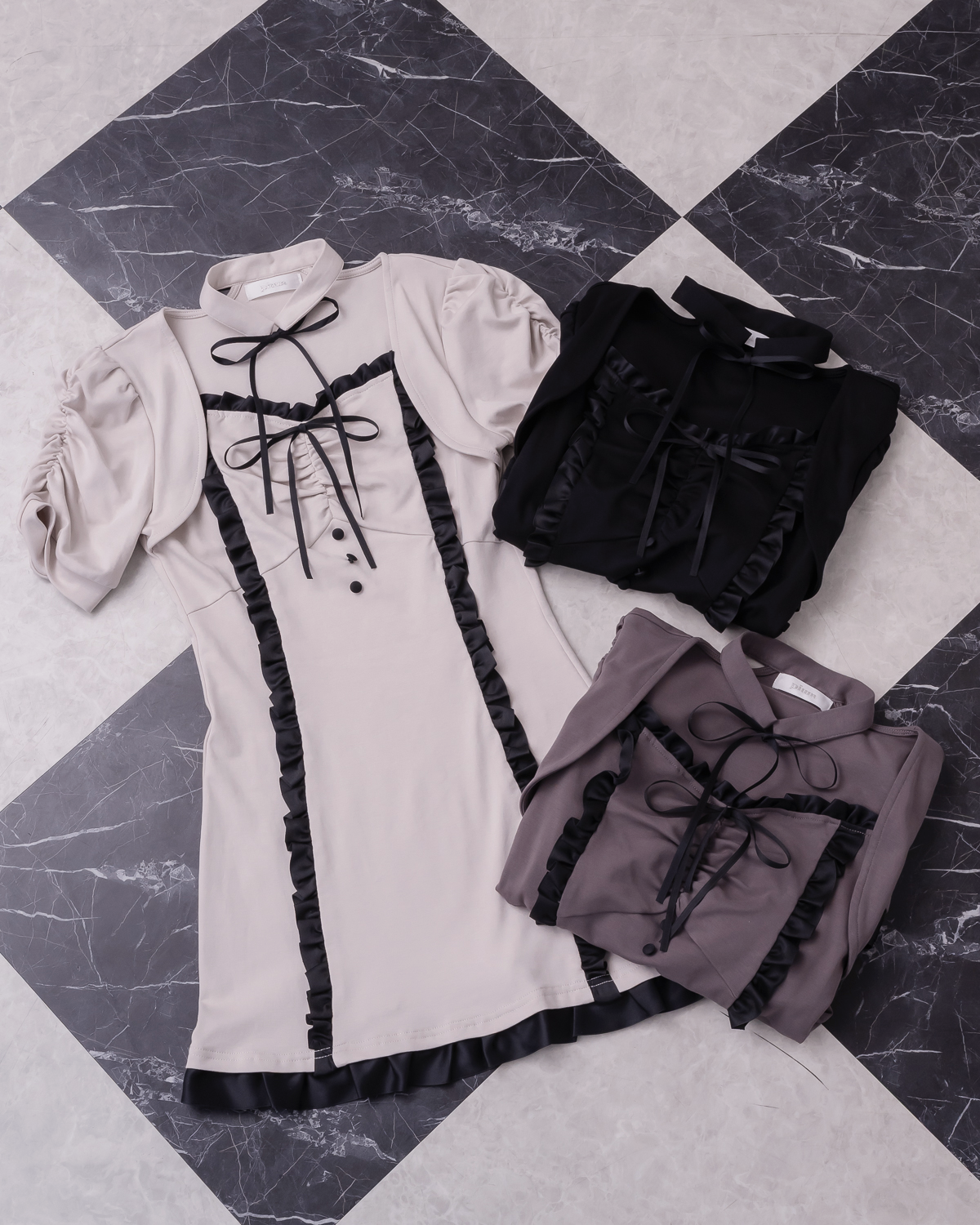 フリル切替チョーカーカットワンピース