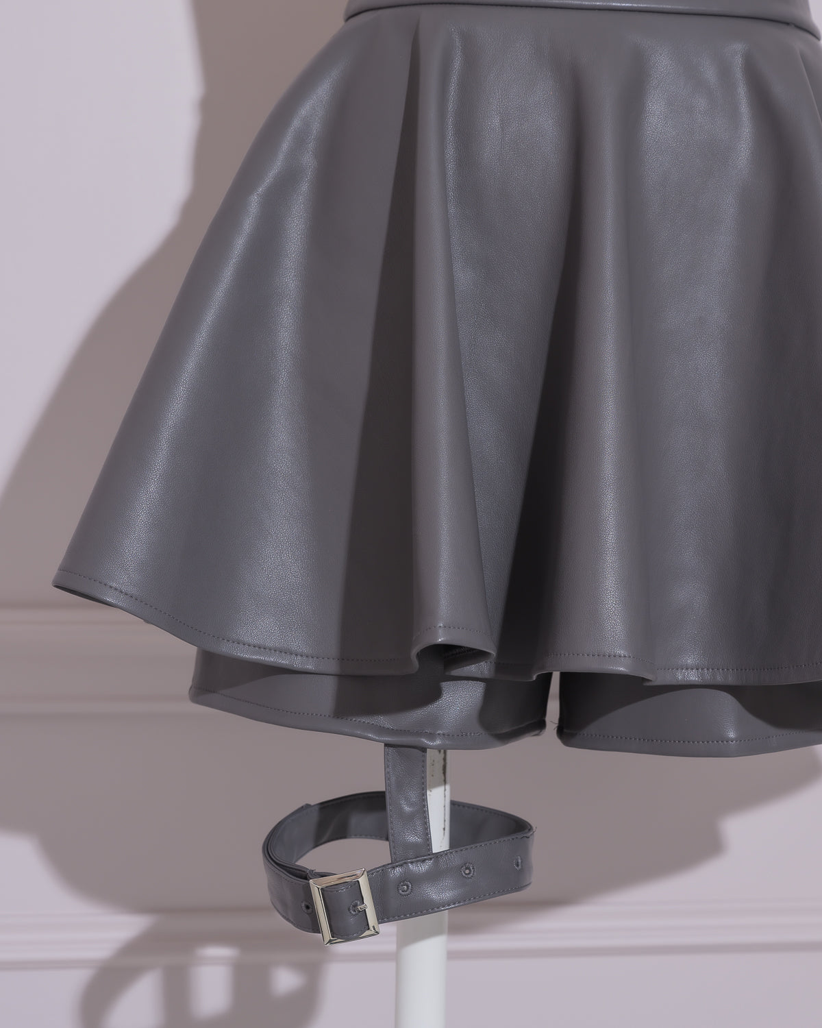 ガーター付きレザーフレアスカパン