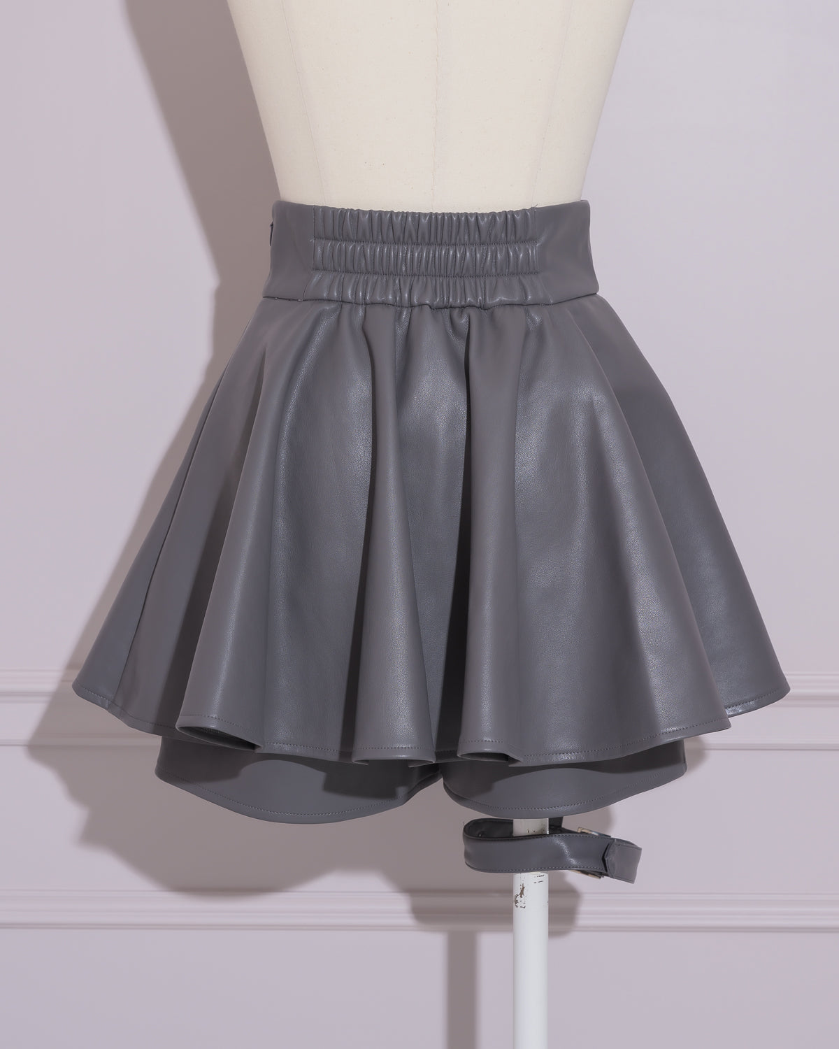 ガーター付きレザーフレアスカパン