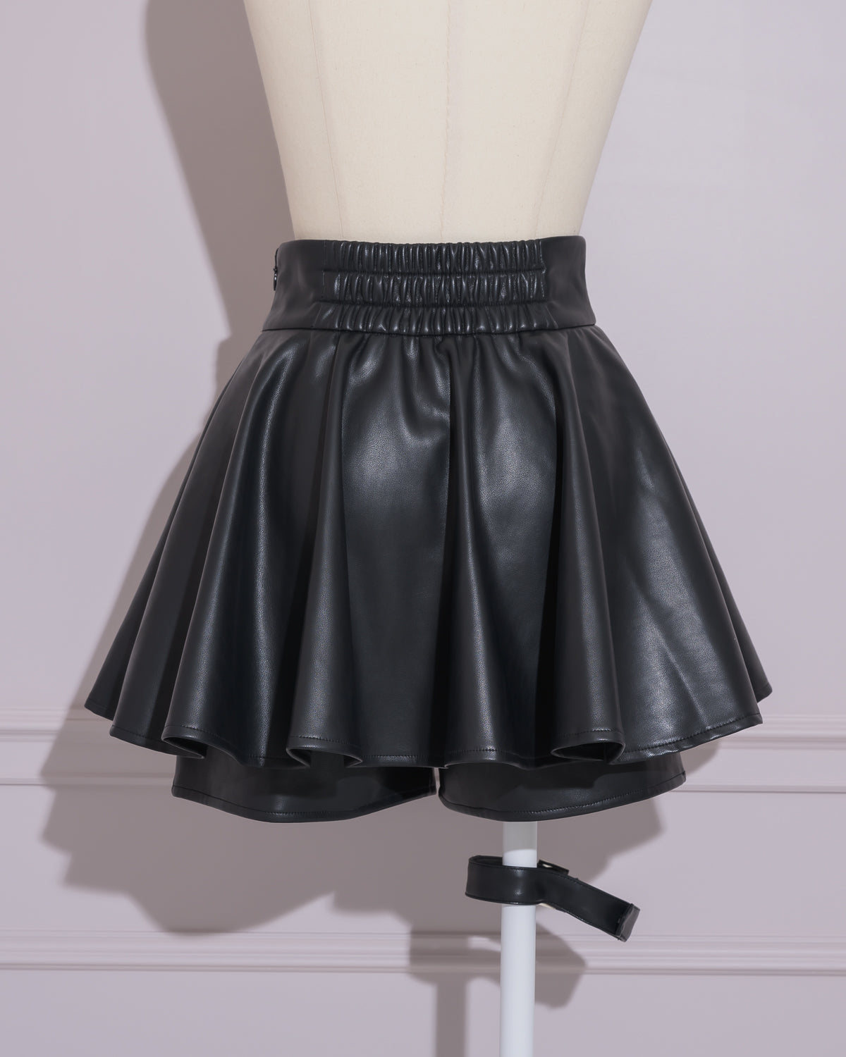 ガーター付きレザーフレアスカパン