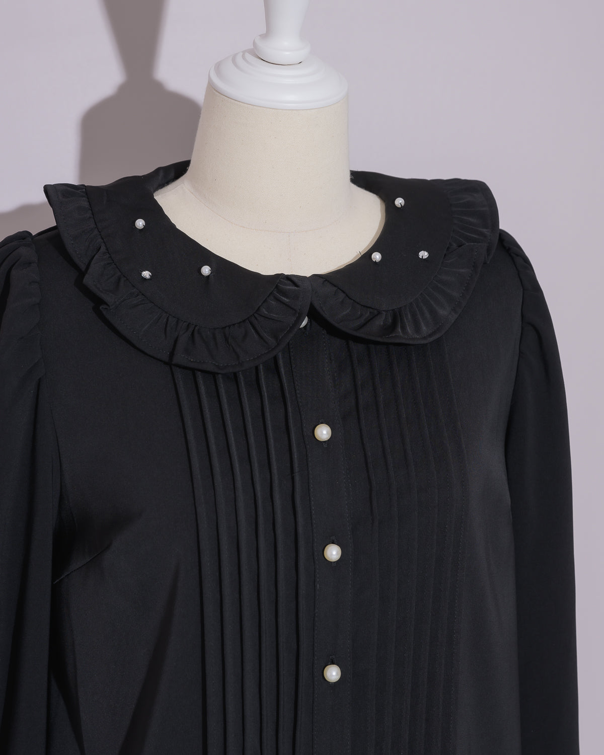 ビジューカラーピンタックフリルブラウス