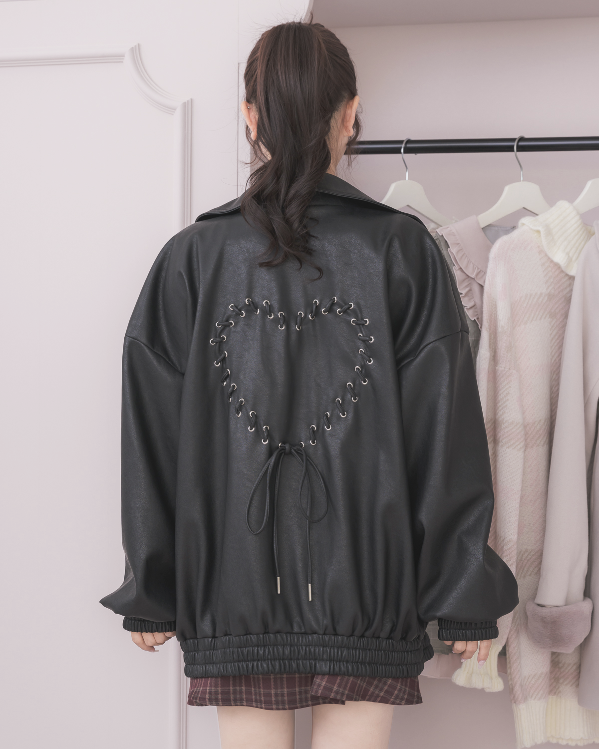 モデル身長:157cm/着用カラー:ブラック