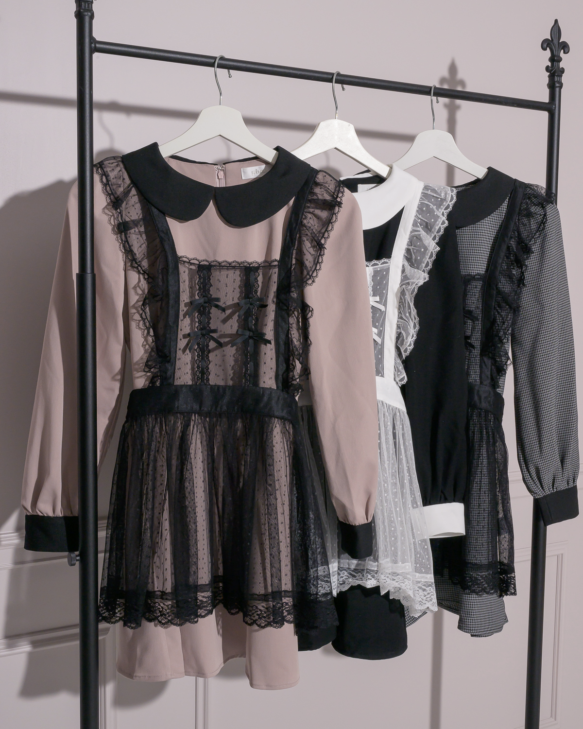 チュールエプロン付き丸襟ワンピース